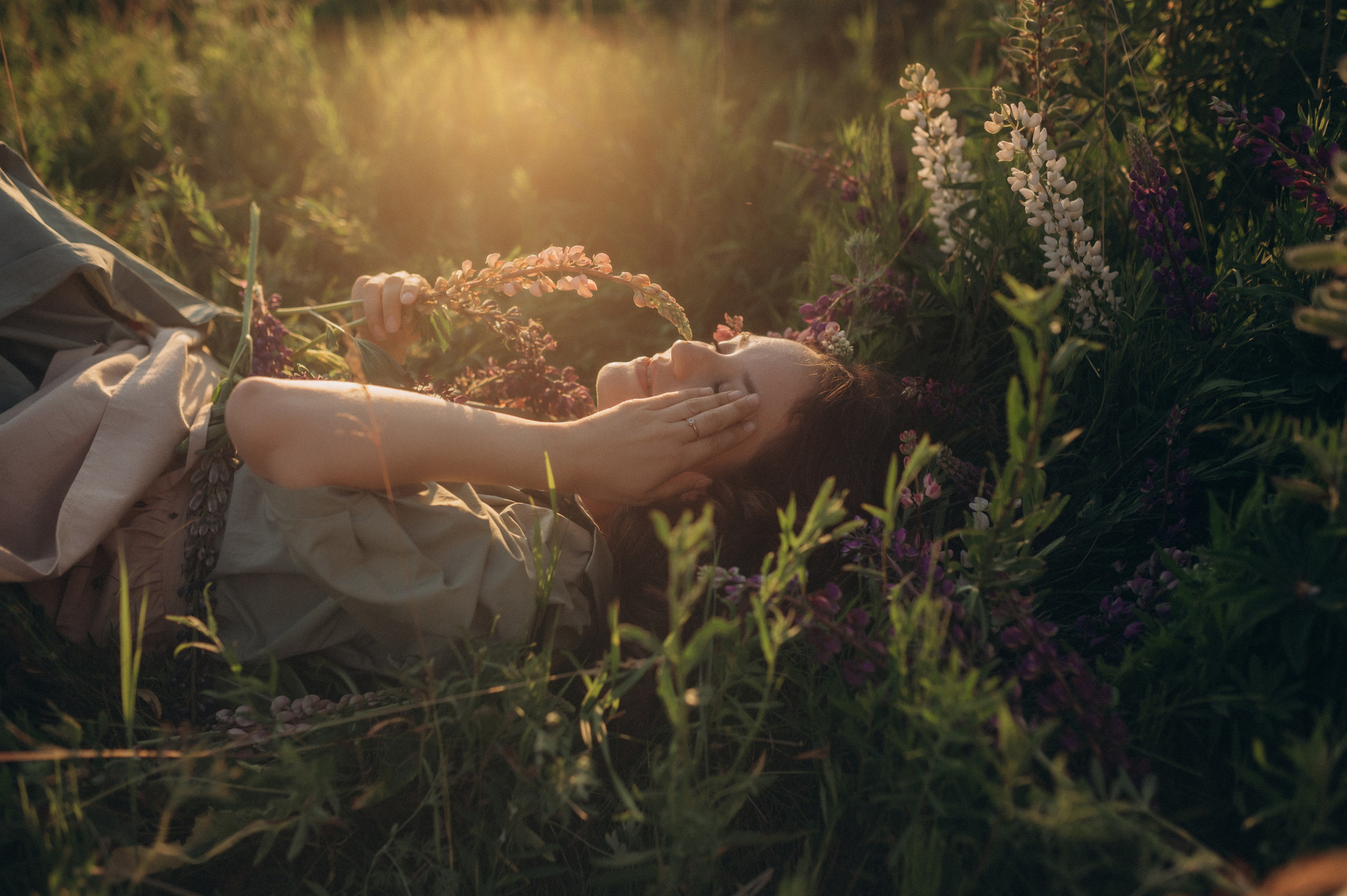 Кристина, Соня и люпиновый вечер. Фотограф Мария Стрелкова