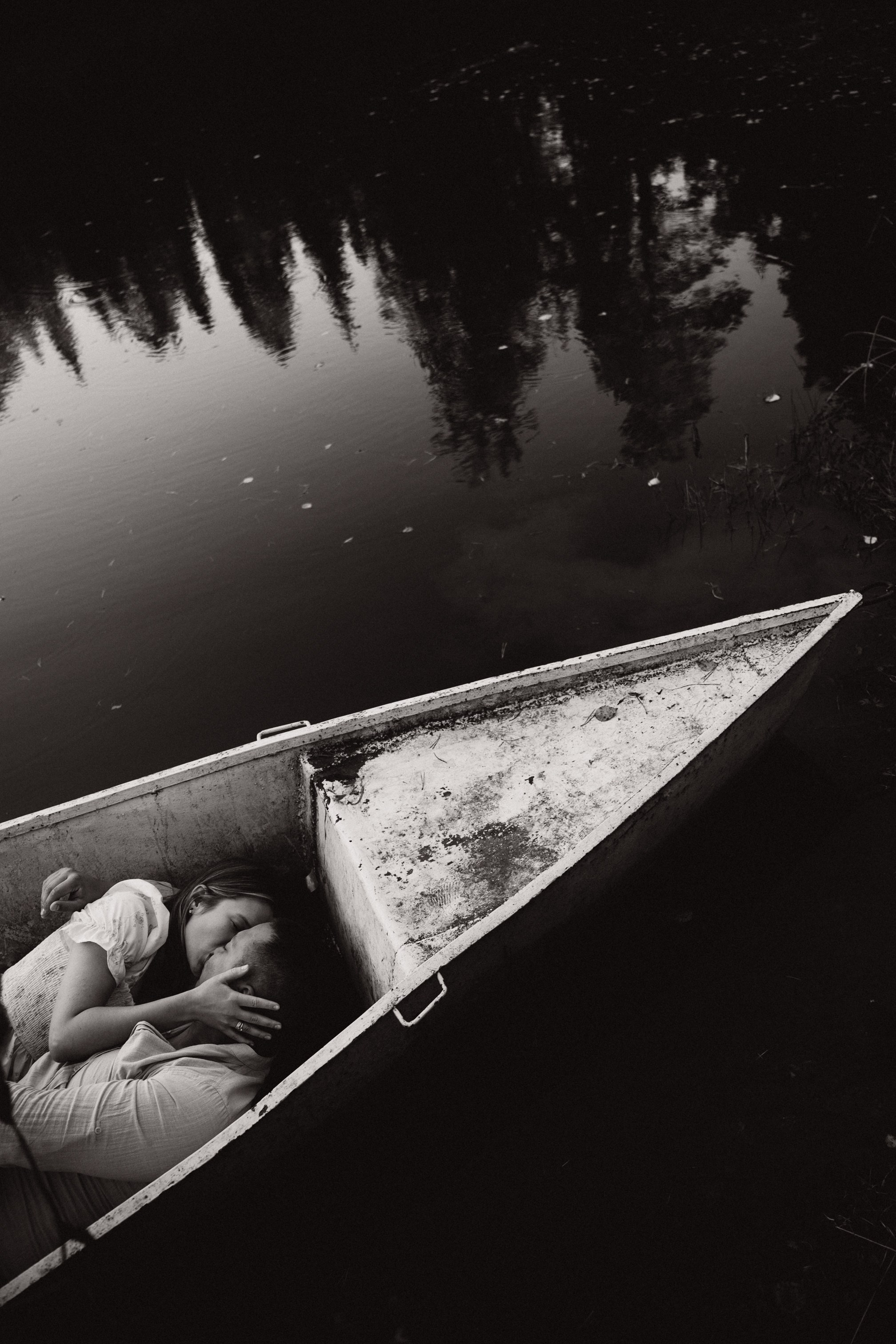 Целоваться в траве. Семейный свадебный фотограф Екатеринбург Первоуральск Шарнина Алёна