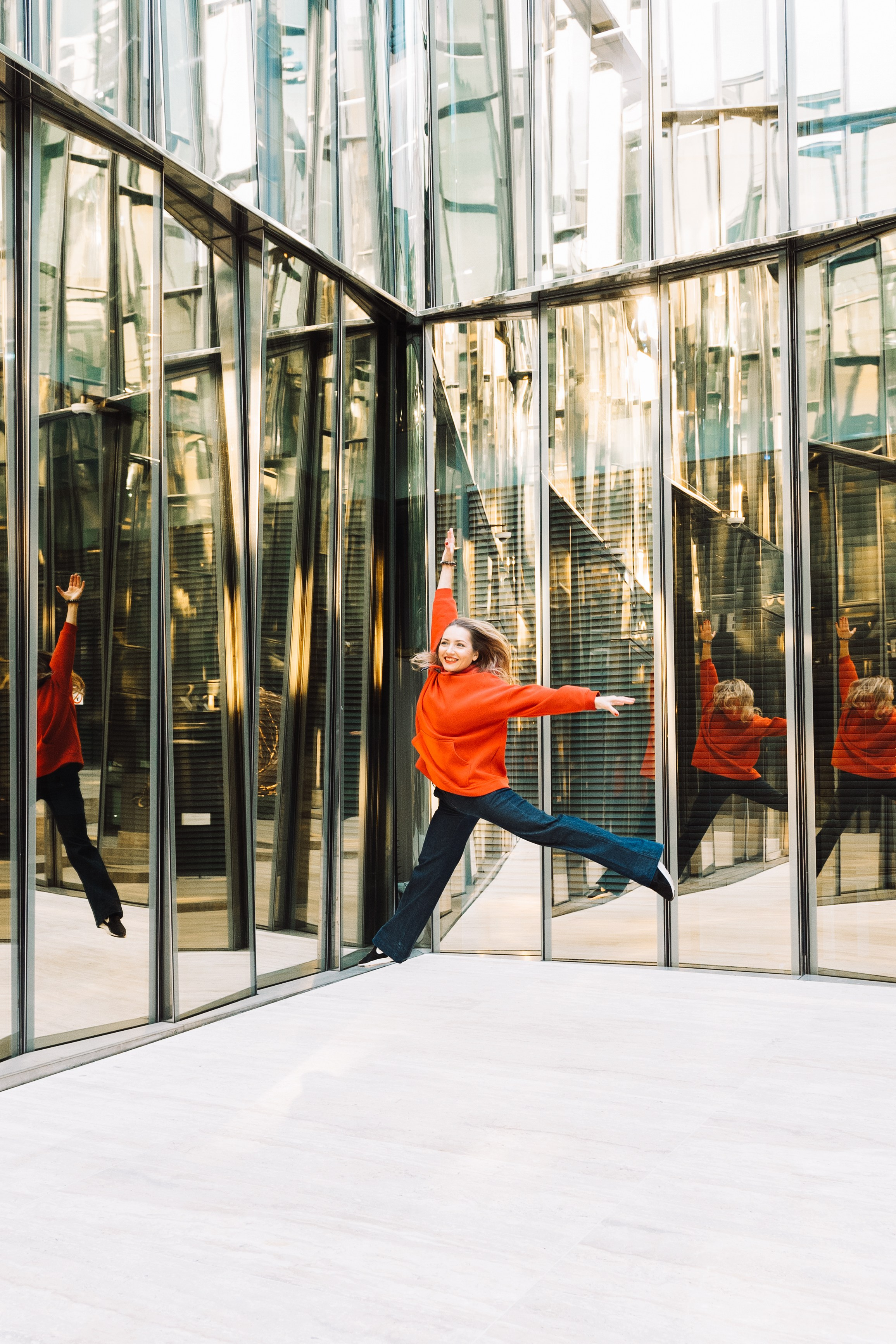 Наташа в Зазеркалье. Зеркальный дворик. Портфолио