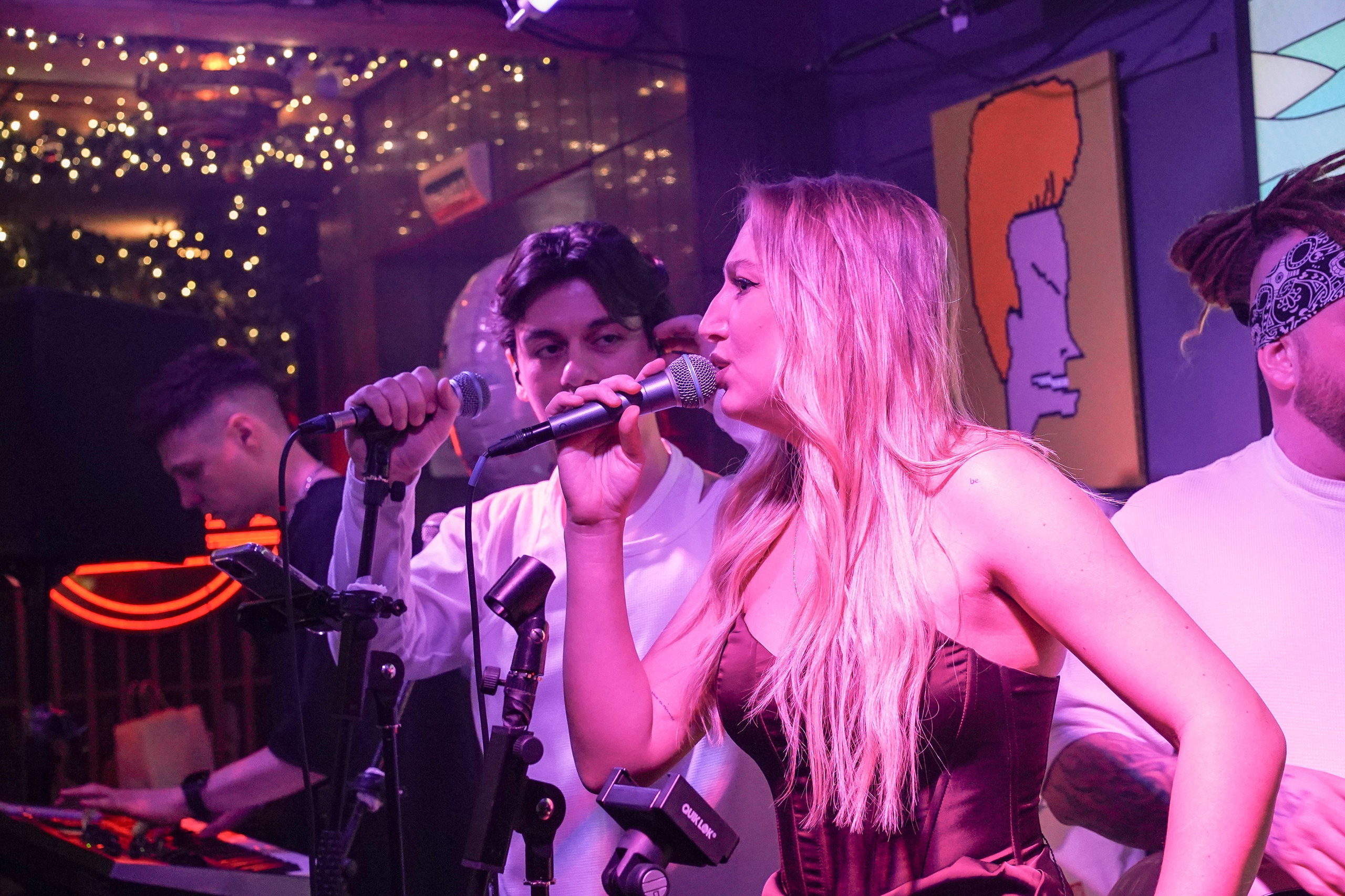 Бар Собаки в тумане. Фотограф