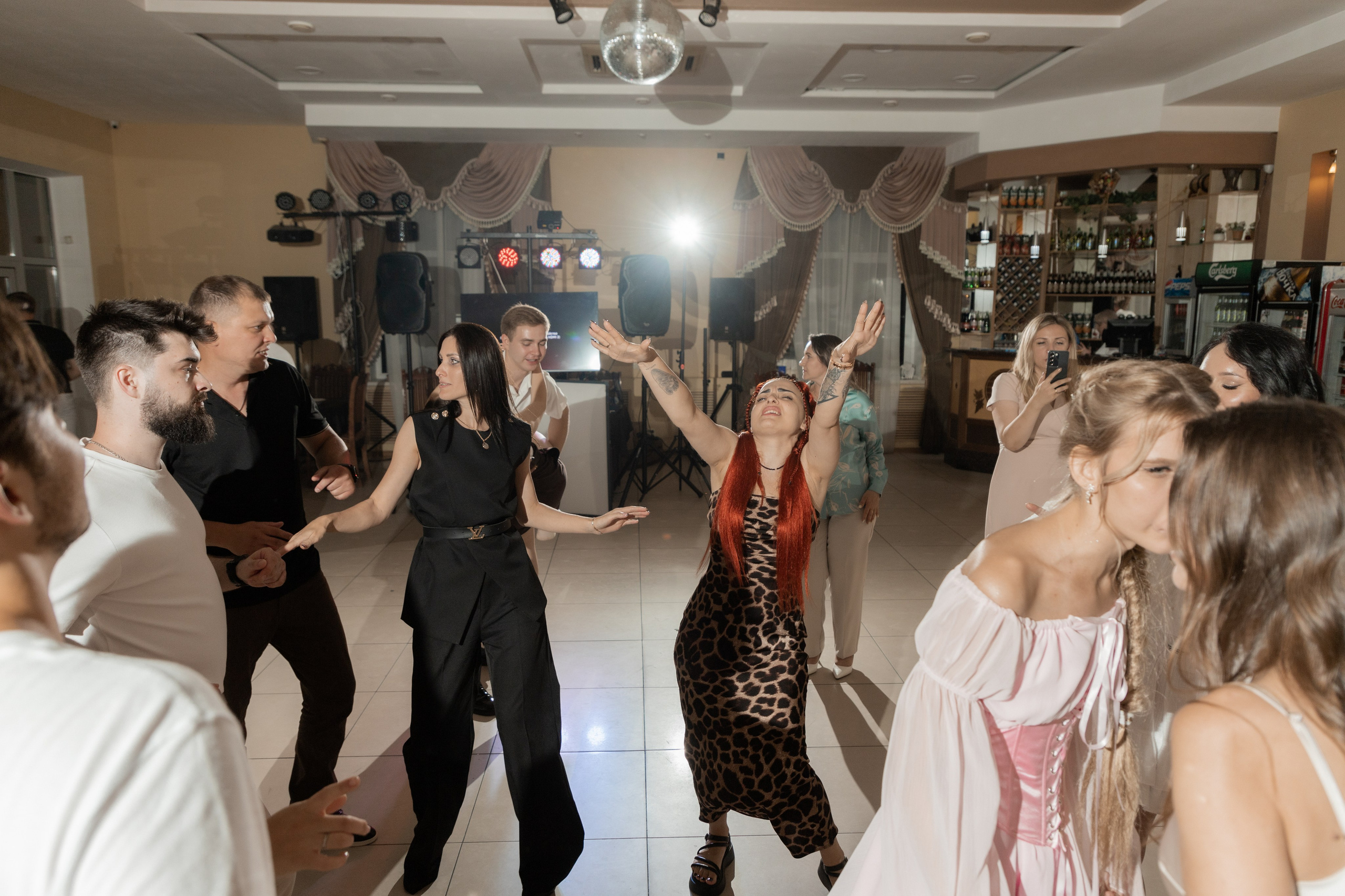 Роман и Александра (банкет). Свадебный фотограф Ангелина Сунгатулина | Саратов | Балаково | Вольск