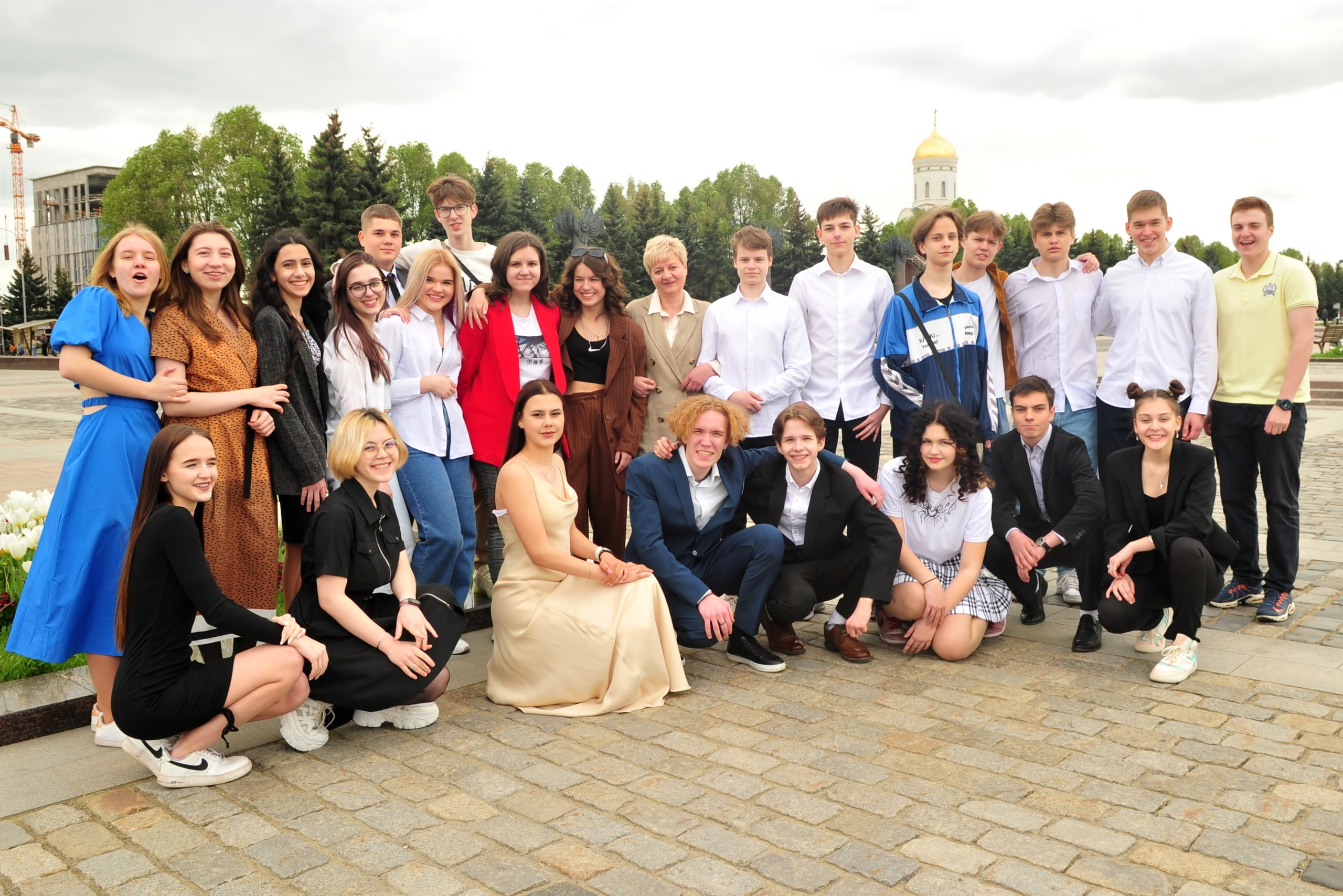 Последний Звонок на Поклонной Горе (уличная фотосессия 9-классников). Свадебный и семейный фотограф в Москве Ирина Гончарова