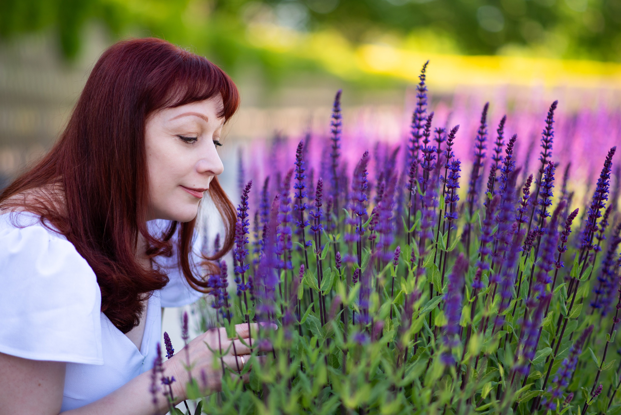 Людмила с шалфеем в парке Галицкого. Фотограф в Краснодаре Анна Карелина