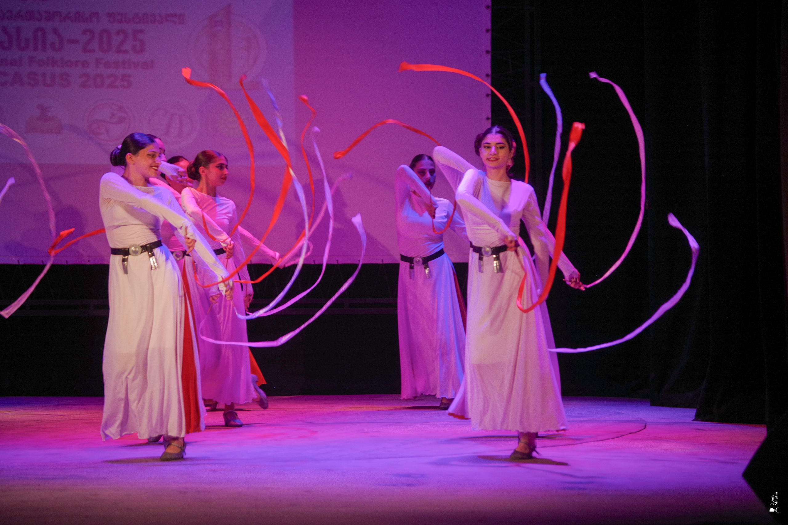 Танцы в прекрасном Они. Портретный фотограф Денис Милютин