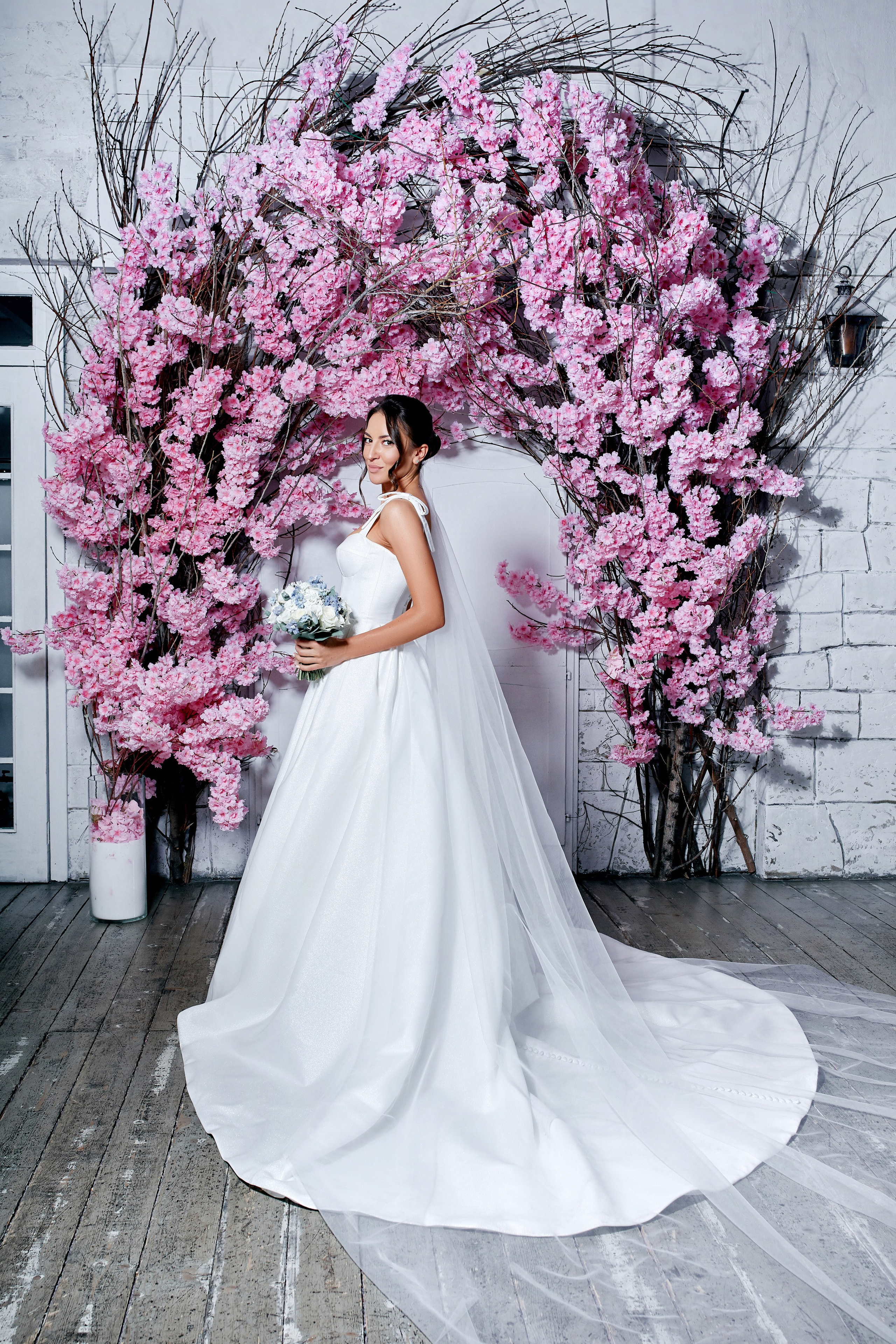 Свадебная фотосессия в студии в Москве с профессиональным фотографом — Цены, стоимость услуг на свадебную фотосъёмку в студии