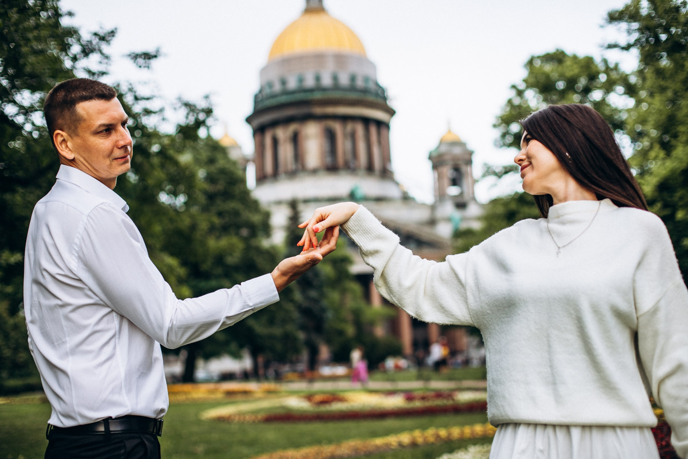 Антон и Ольга в июне. Фотопрогулка в Петербурге. Индивидуальный и семейный фотограф в Санкт-Петербурге