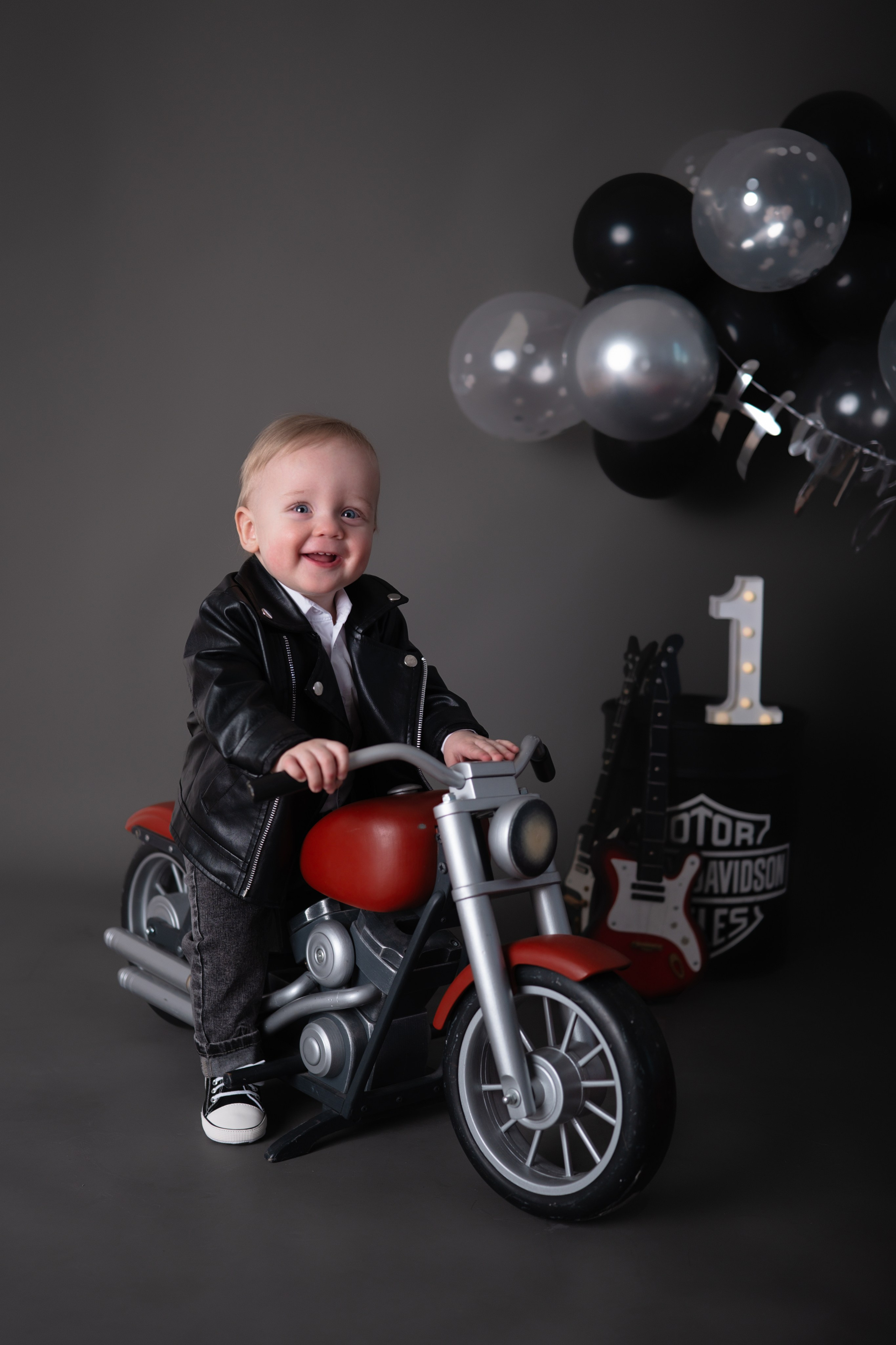 Годик Максиму и Кириллу. Семейный детский ньюборн фотограф в Москве Марта Петрова