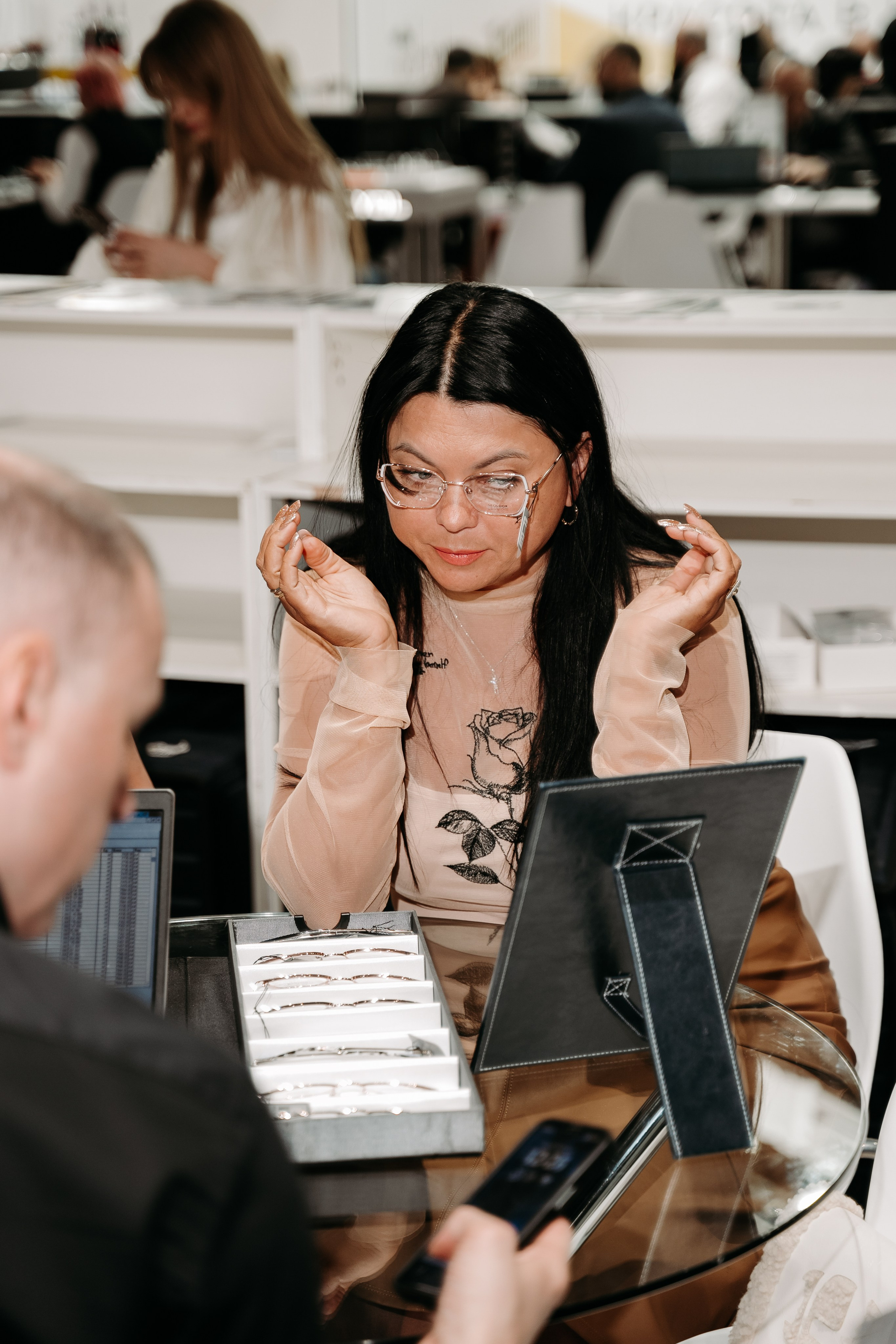 Оптическая_выставка. Репортажный и свадебный фотограф в Москве Рая Небогатова