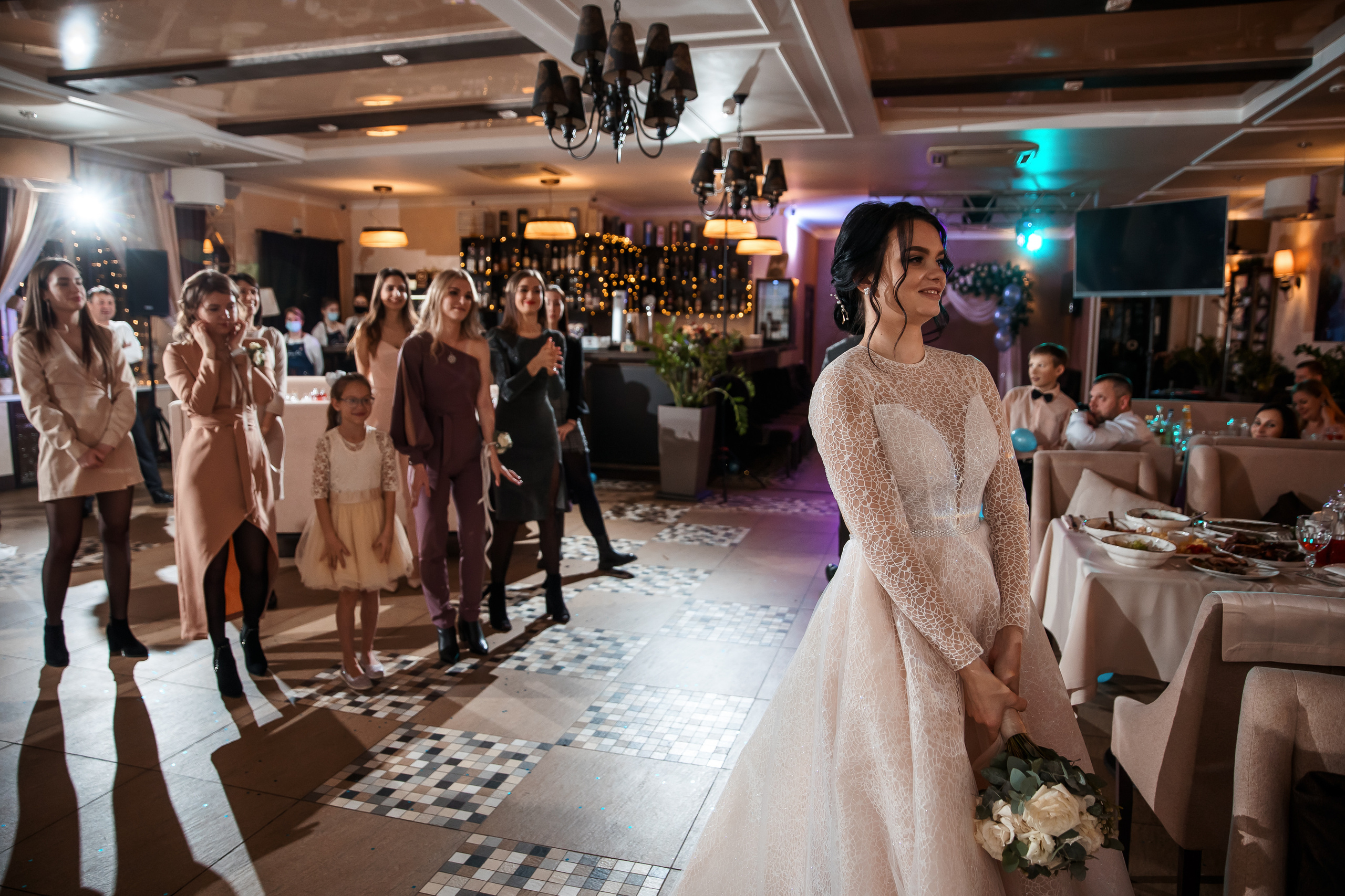 Илья и Яна. Хабаровск. Ноябрь. Немного Прогулка, студия, выездная, банкет. Свадебный фотограф в Хабаровске