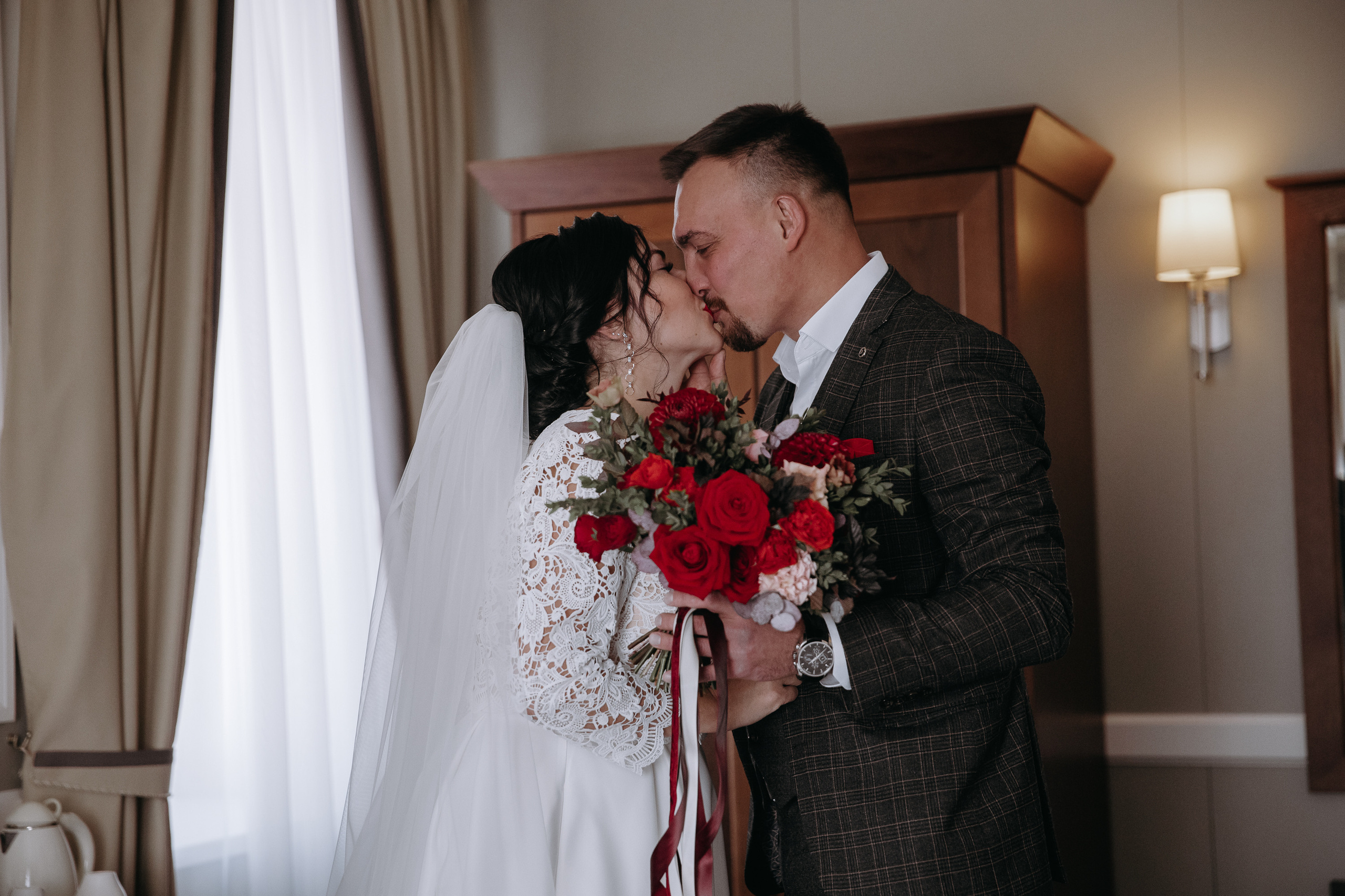 Сборы жениха. Хабаровск. Бруталность и уверенность. Свадебный фотограф в Хабаровске