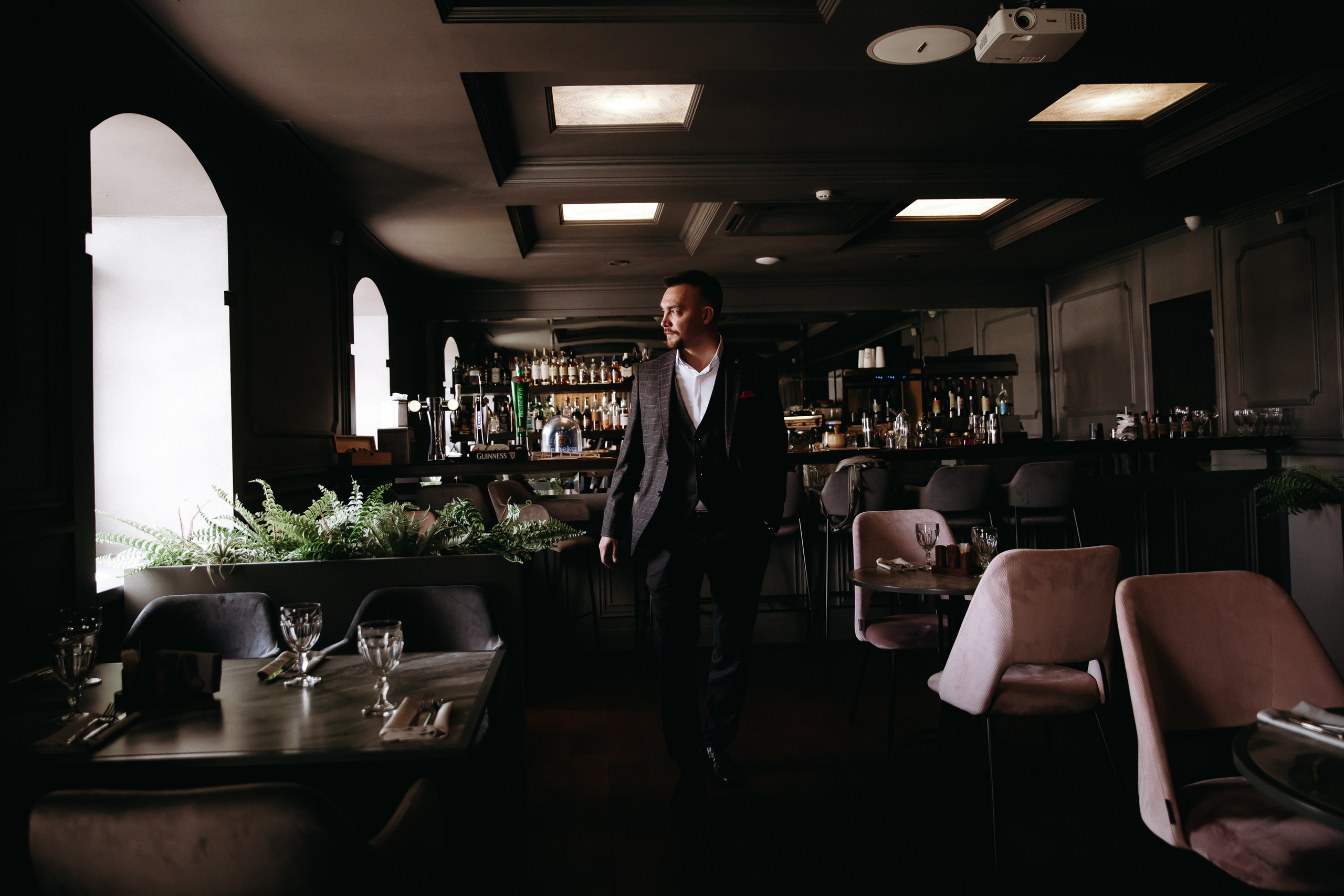 Сборы жениха. Хабаровск. Бруталность и уверенность. Свадебный фотограф в Хабаровске