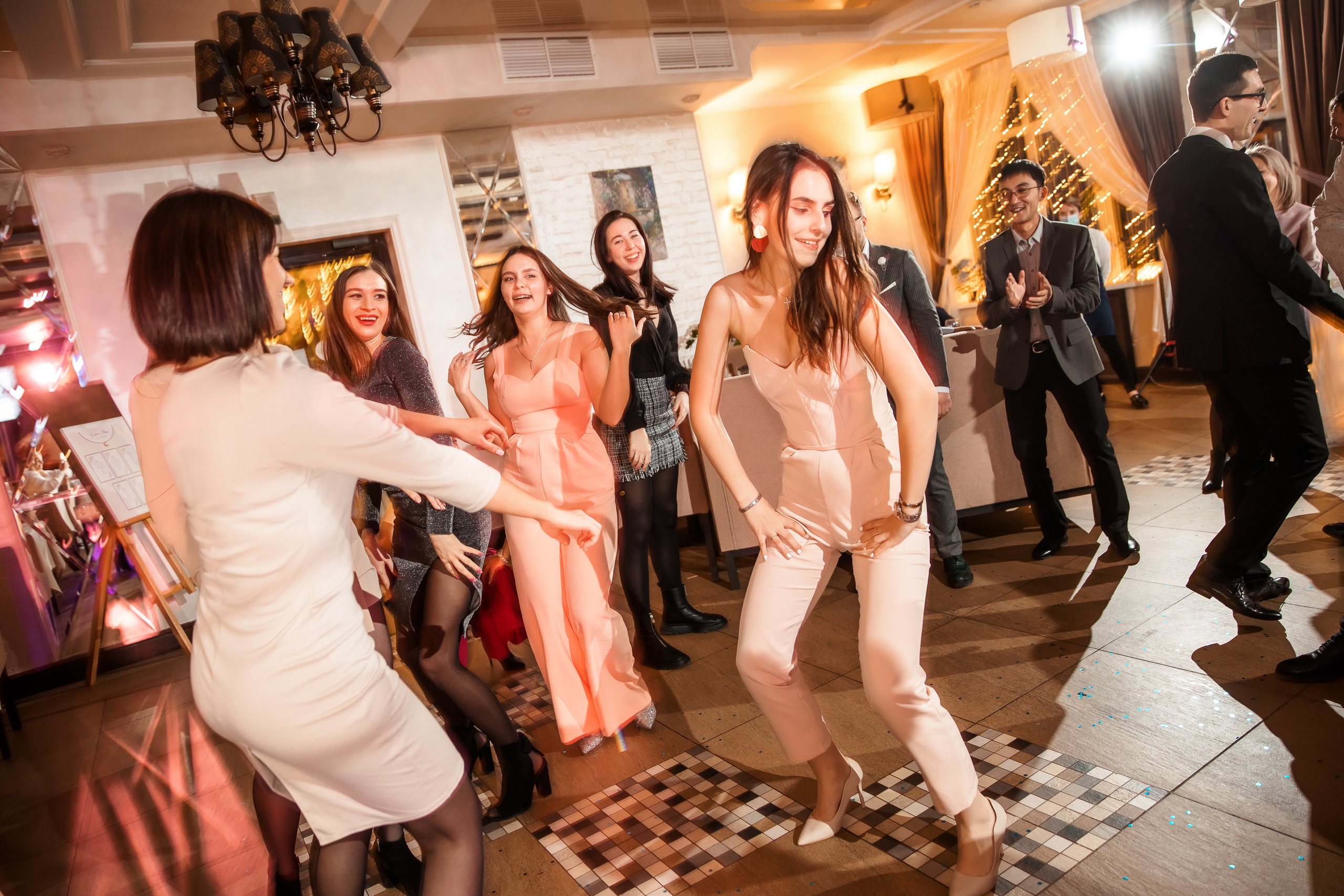 Илья и Яна. Хабаровск. Ноябрь. Немного Прогулка, студия, выездная, банкет. Свадебный фотограф в Хабаровске