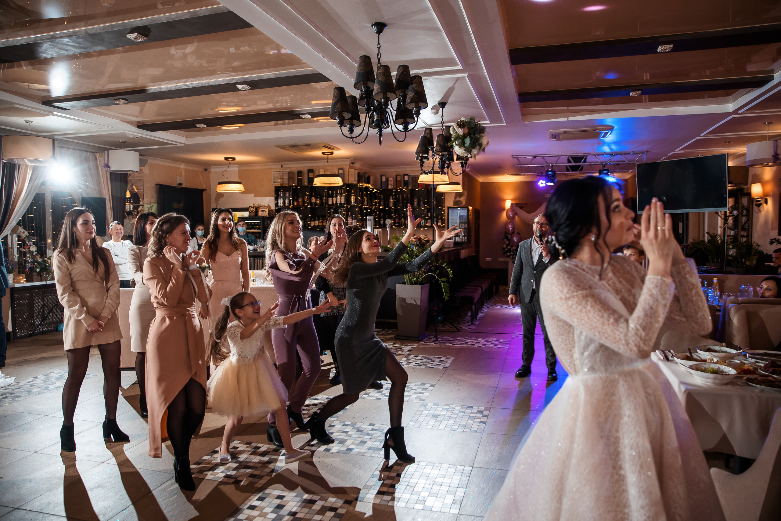 Илья и Яна. Хабаровск. Ноябрь. Немного Прогулка, студия, выездная, банкет. Свадебный фотограф в Хабаровске