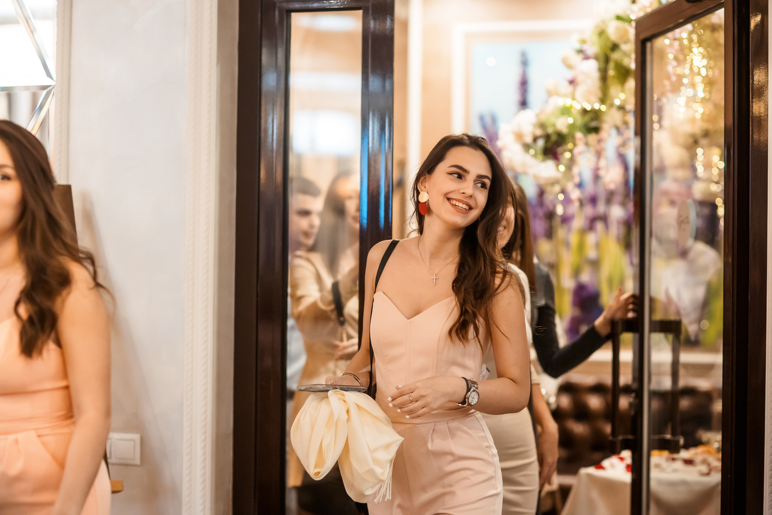 Илья и Яна. Хабаровск. Ноябрь. Немного Прогулка, студия, выездная, банкет. Свадебный фотограф в Хабаровске