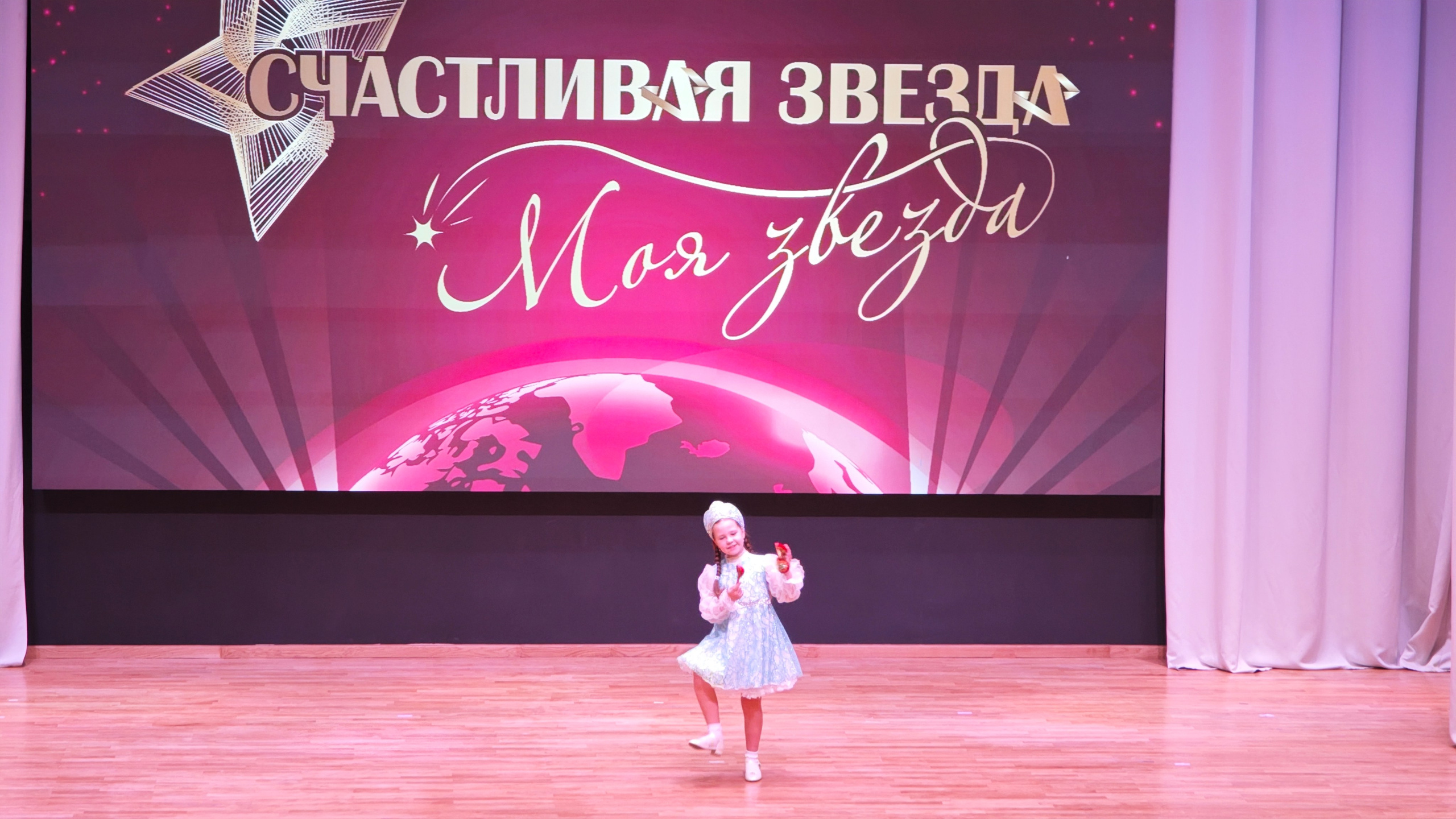 1 ноября 2025 г, г. Бохтар, Таджикистан. Золотое яблочко