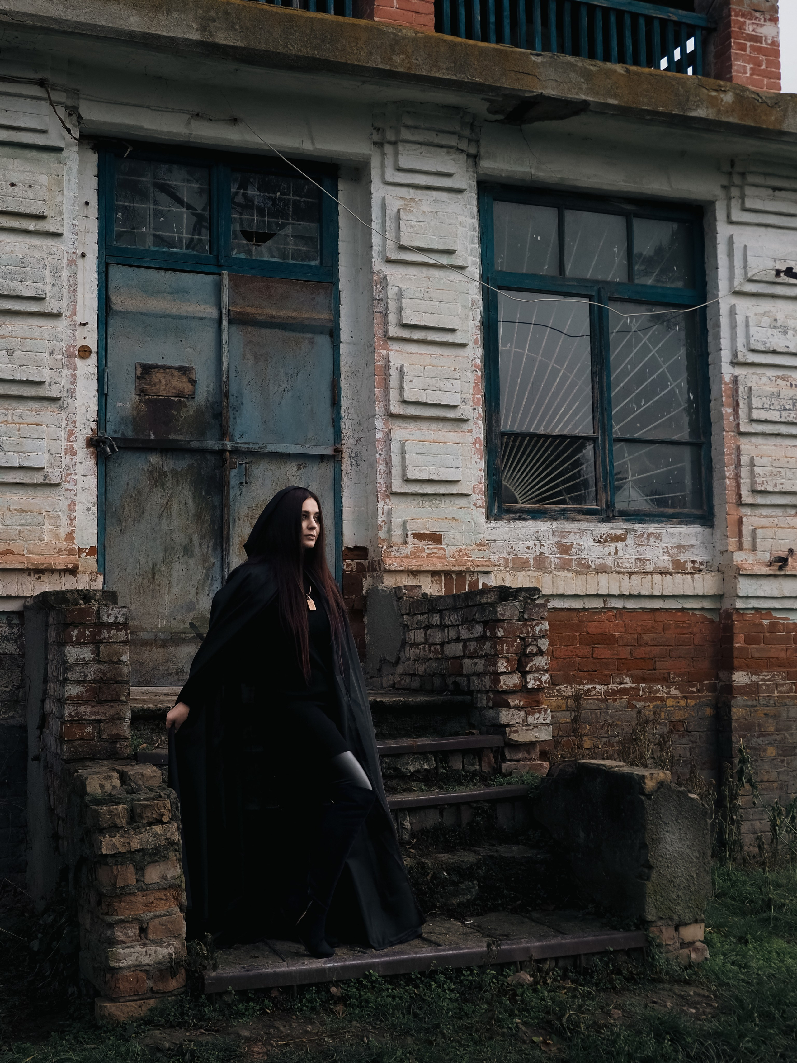 В балахоне. Профессиональная фотография от VladEstaf_StyloQArt: портреты, репортажи, семья