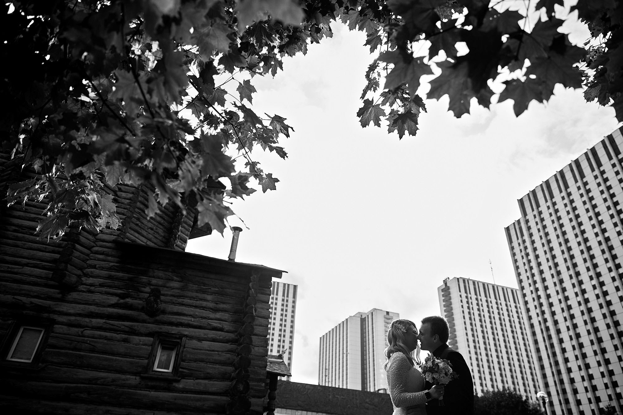 Прогулка, фотосессия жениха и невесты. Свадебная съемка. Фотограф в Москве Валерий Боцман