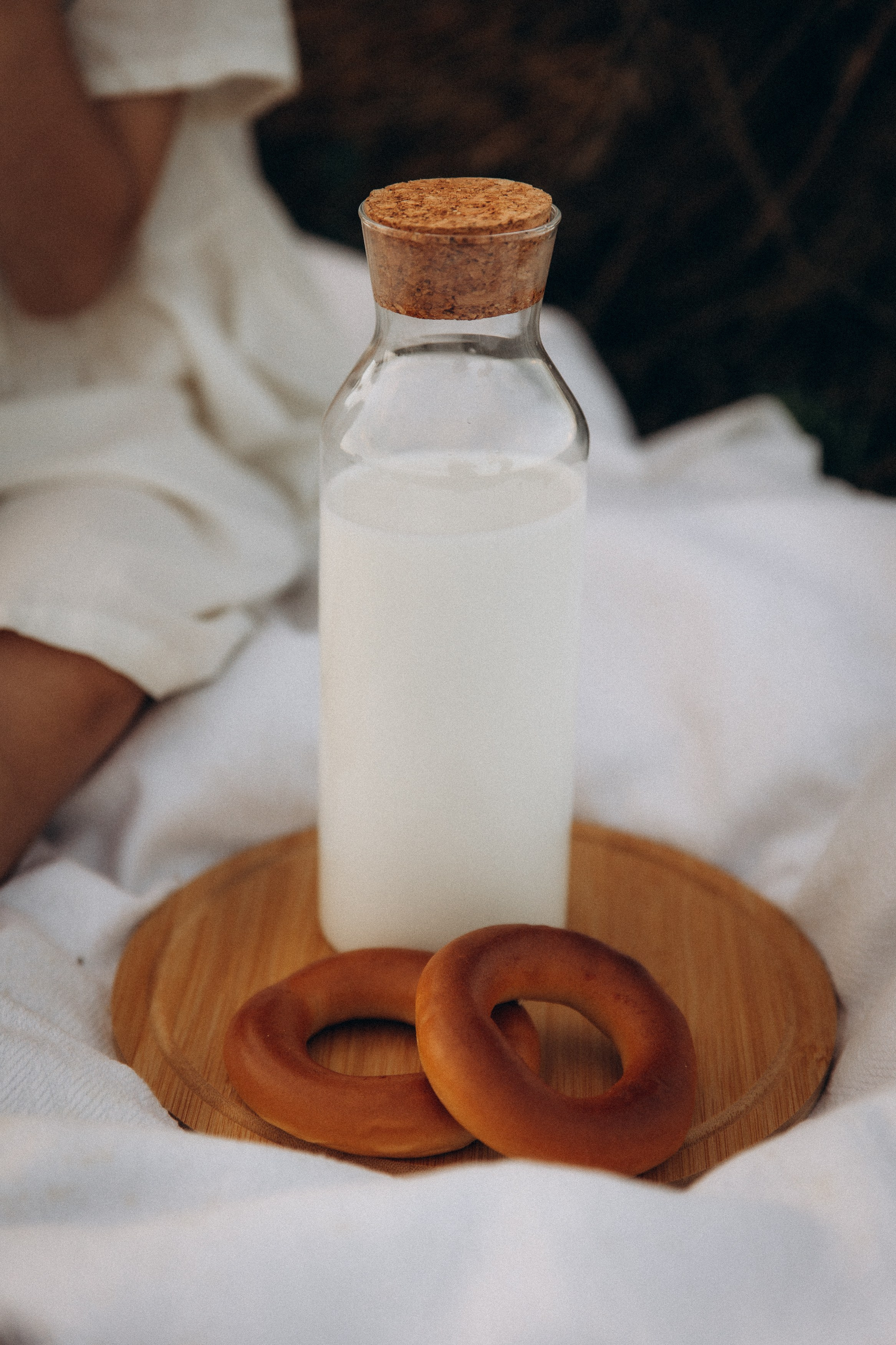 Фотосессия в поле летняя фотосессия в стогах. Фотограф Владимир Москва