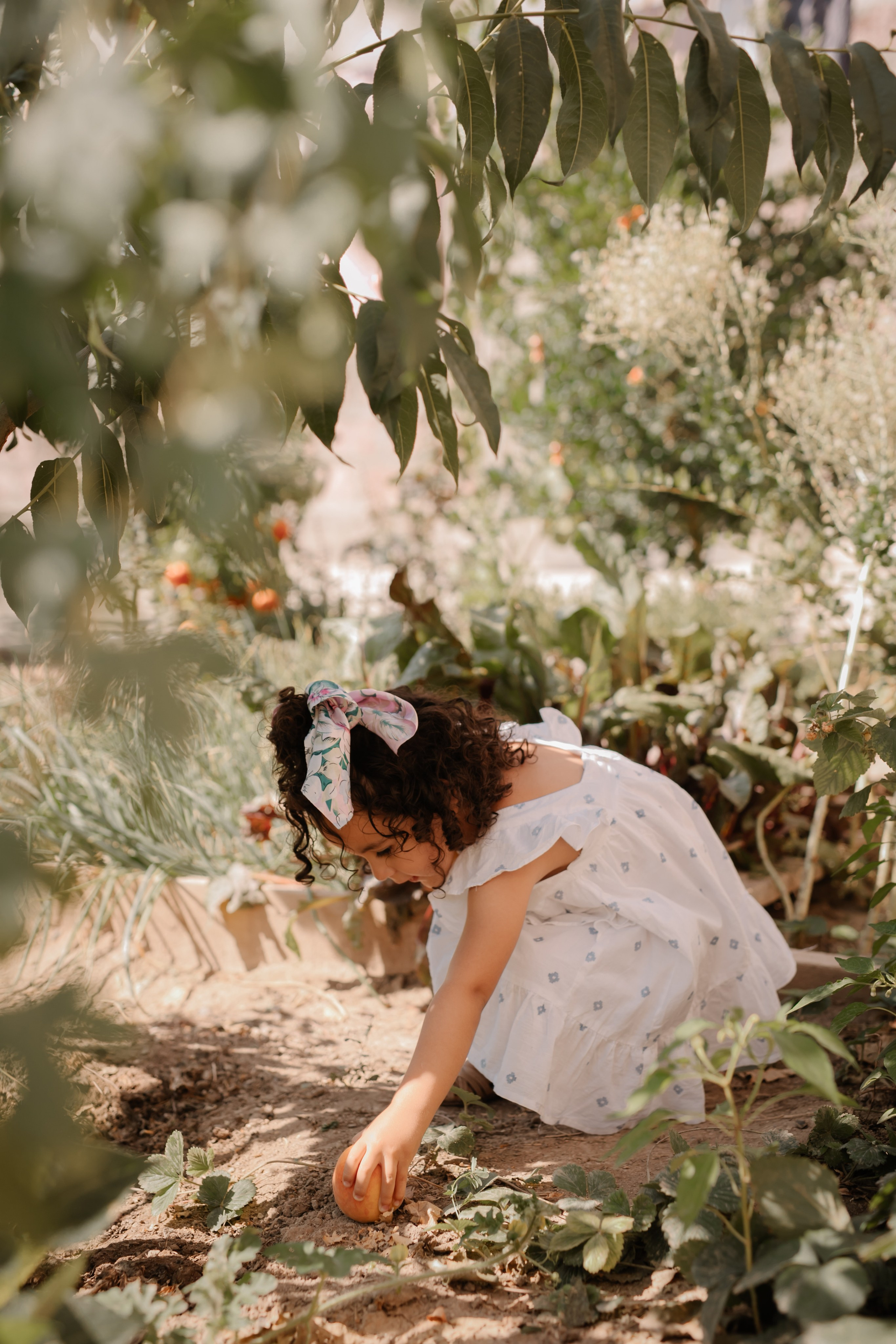 Baby with peaches. Фотограф и ретушер. (Армения/Россия)