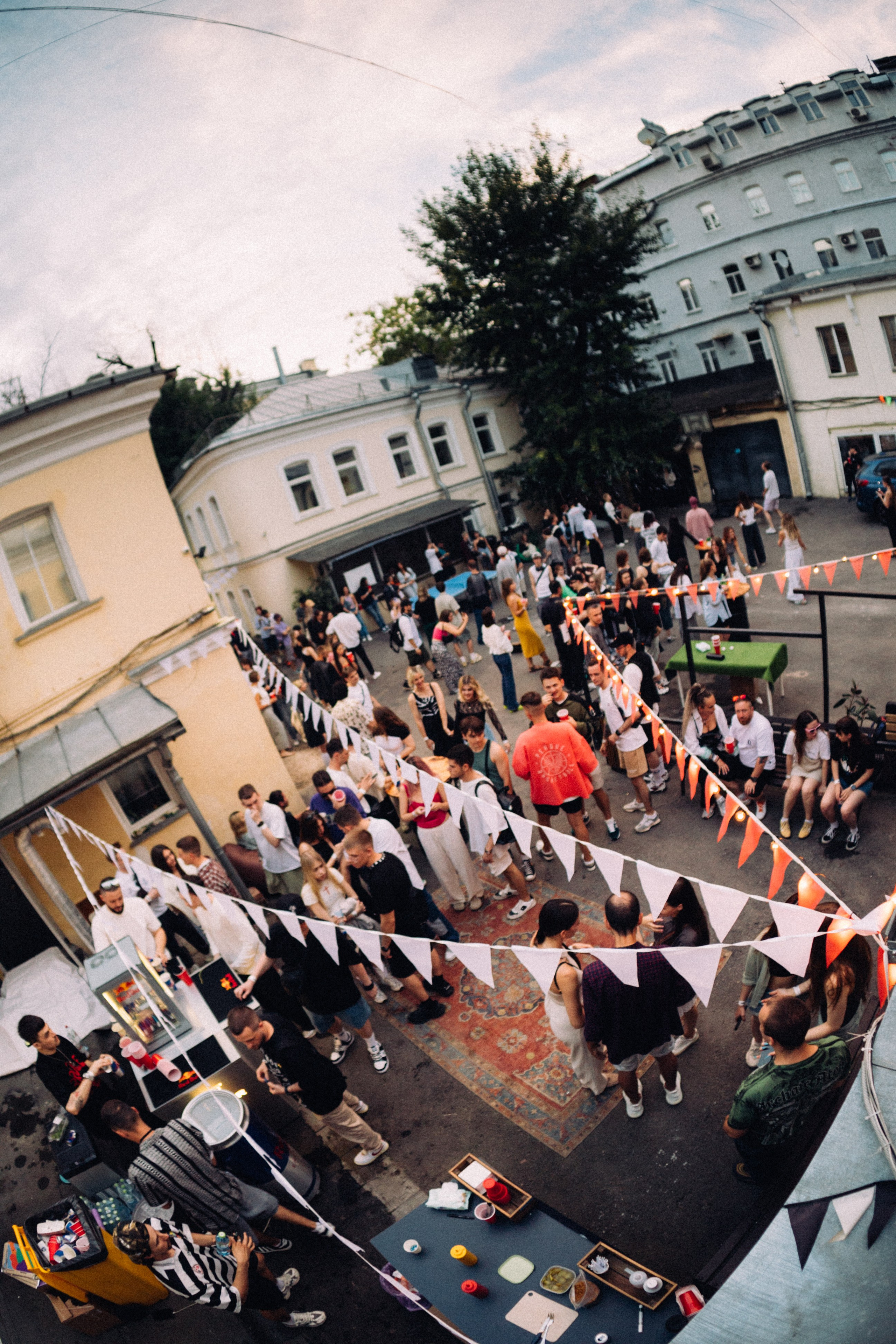 Двор в UPPERCUTS. СПАСИБО, ДАНИЛ