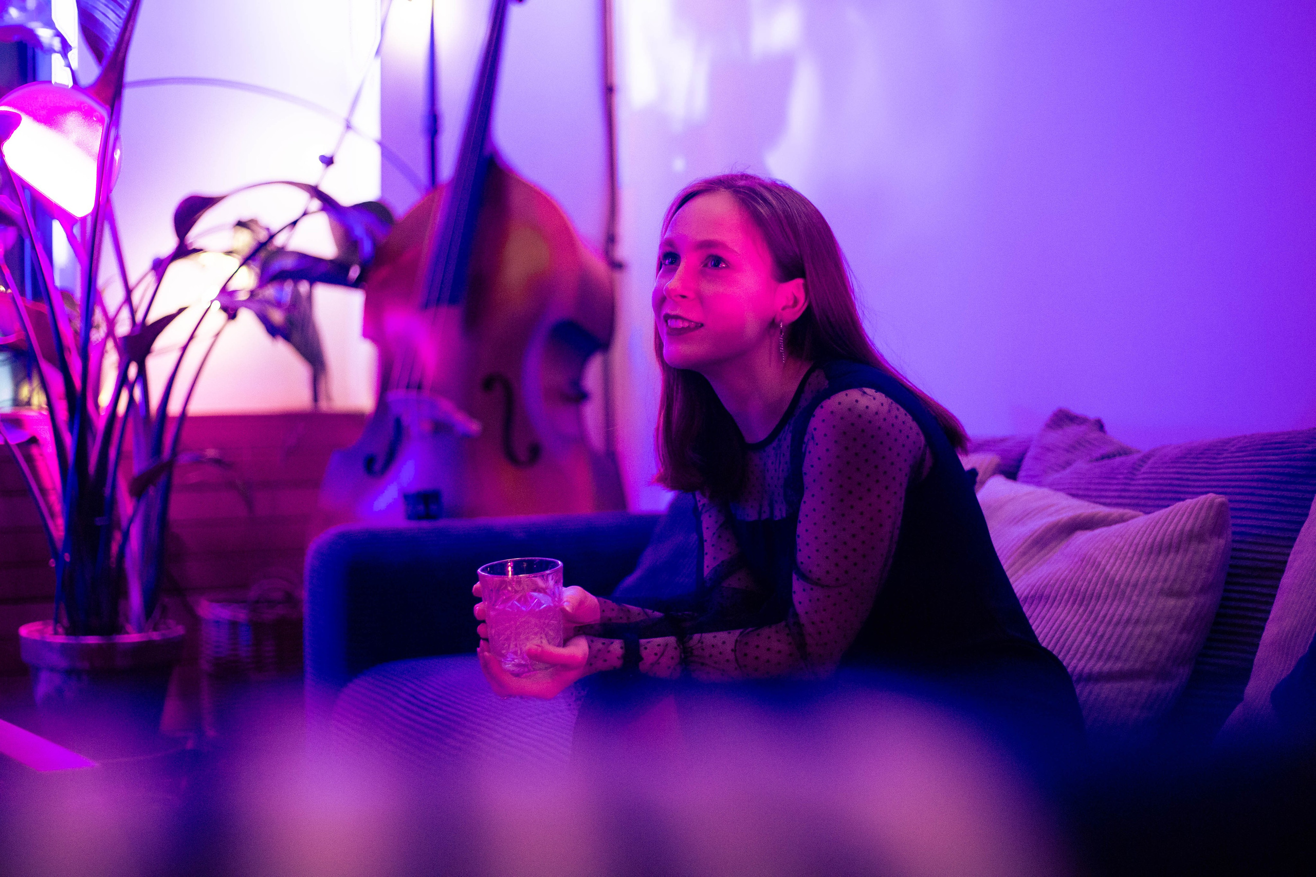 МЕНЯ ПОВСЮДУ ОКРУЖАЕШЬ ТЫ