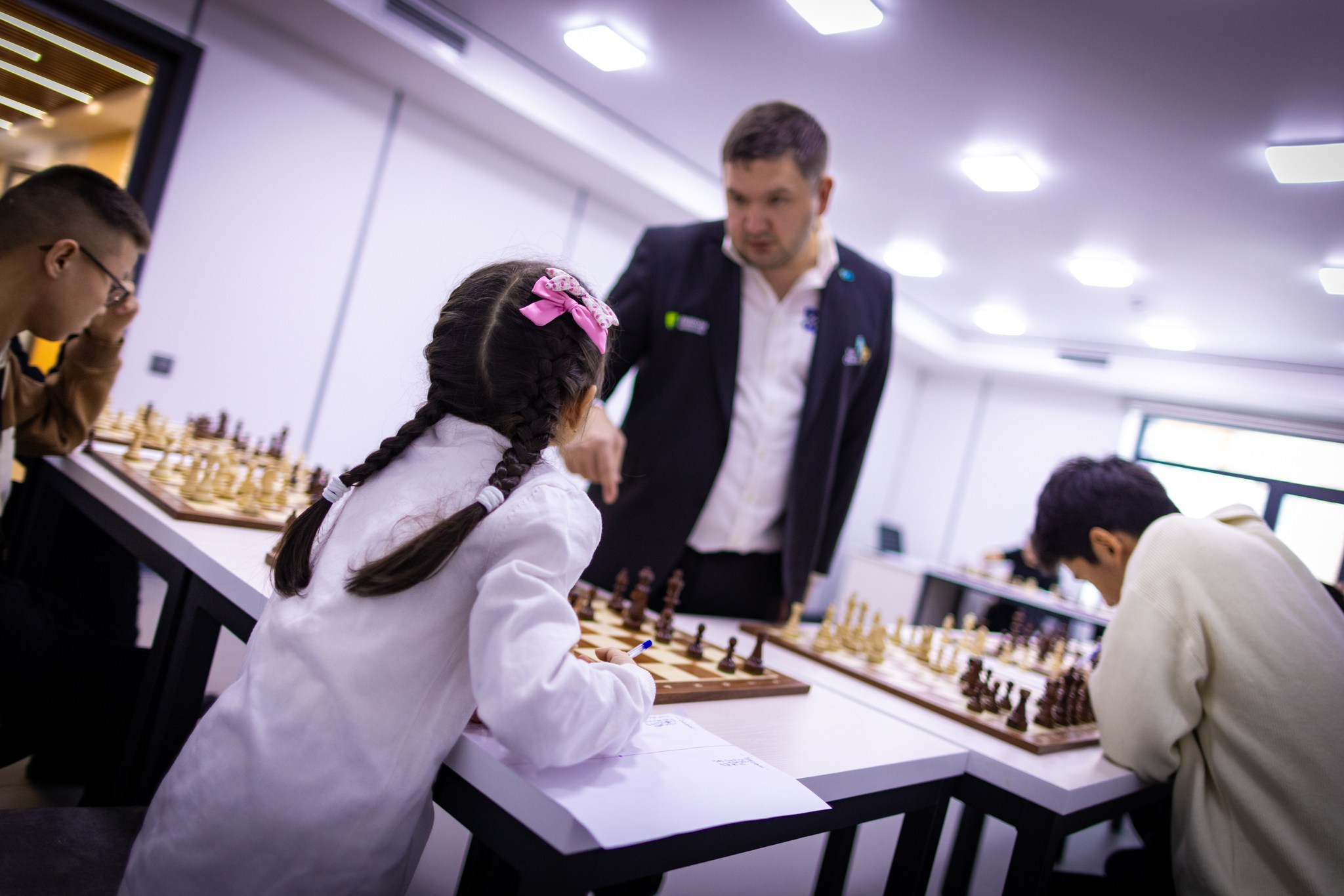 2025.02.01 KAZAKHMYS Youth Team Chess CUP 2025 — Simul with Alexander Moiseenko. Фотограф Анна Штурман (репортажная съёмка любых событий и мероприятий) Anna Shtourman photographer