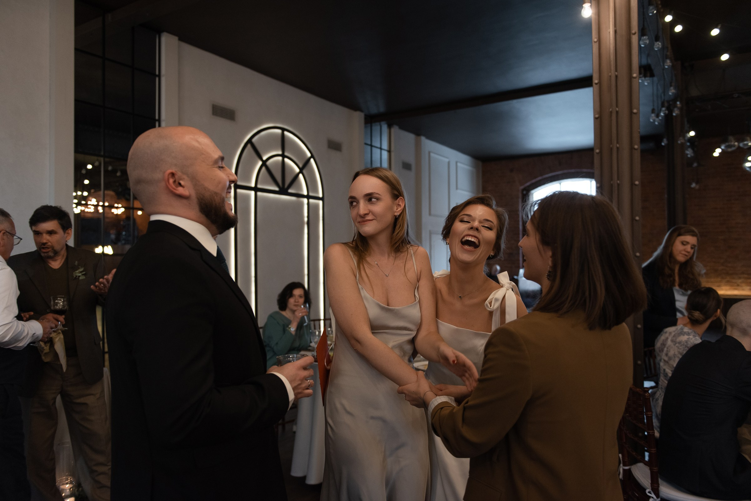 свадебный банкет в весеннем лофте