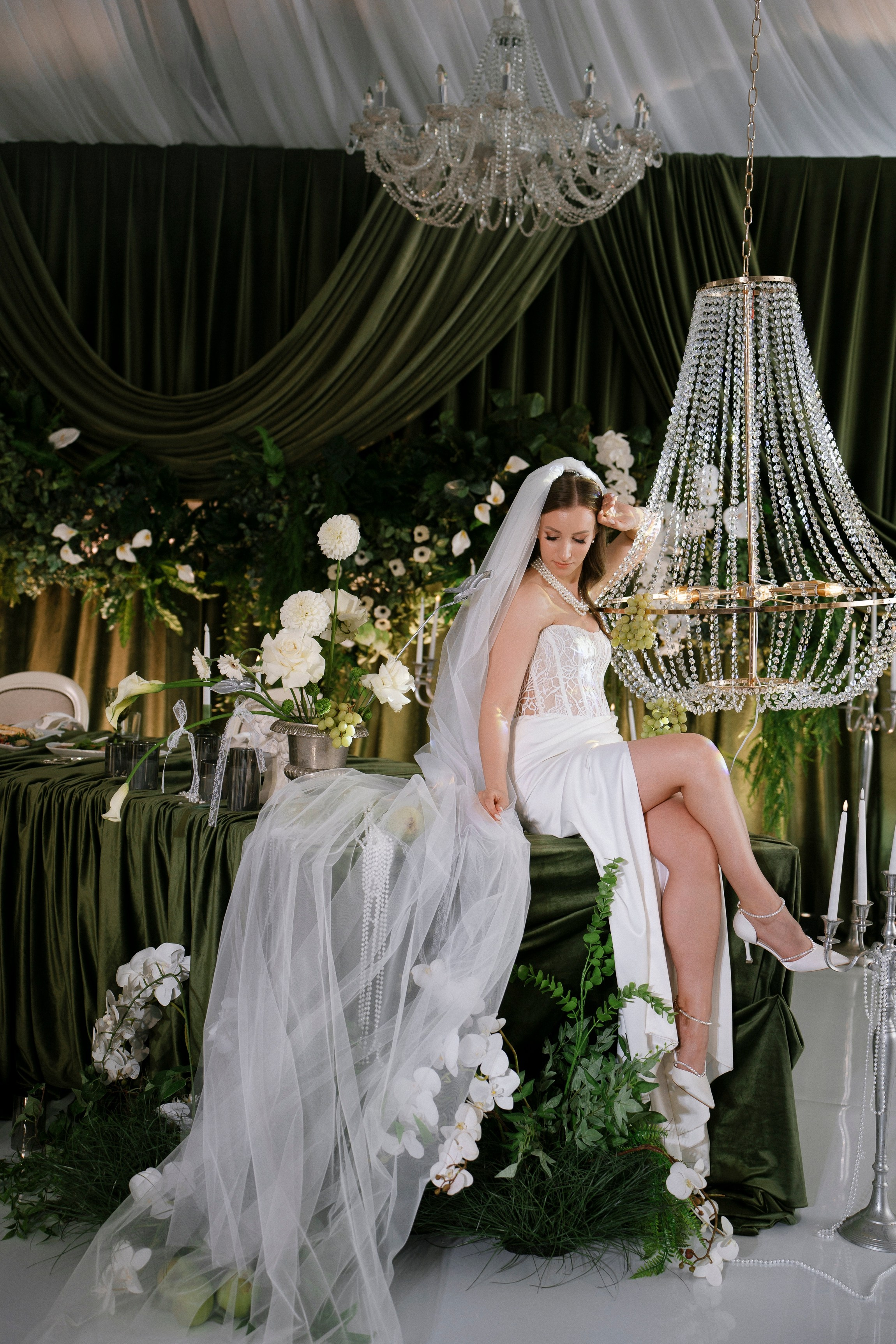 "Свадебная фотосессия в Пензе: Декор в банкетном зале Зимний сад".