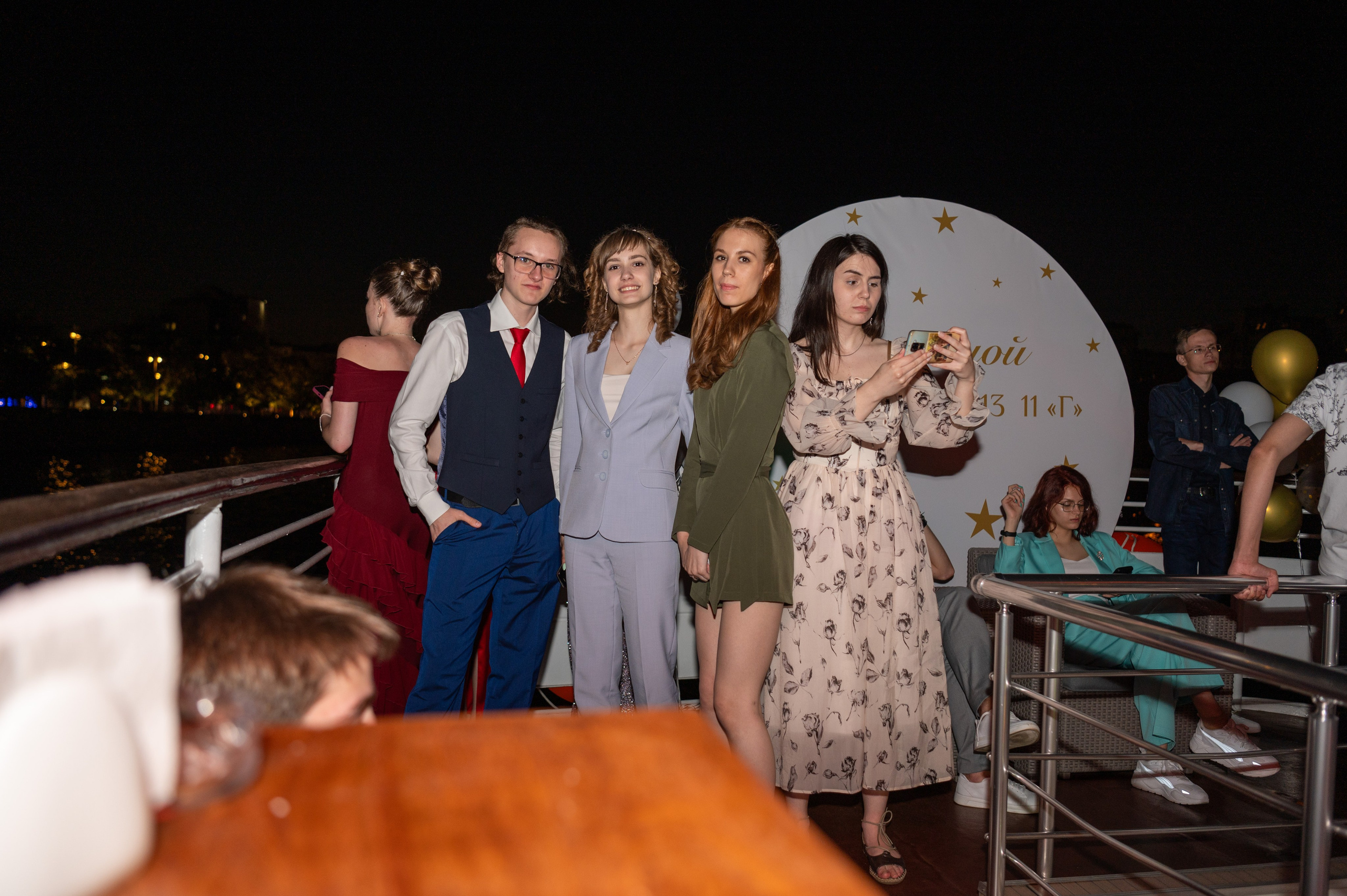 Выпускной вечер 11 класс на теплоходе. Детский и семейный фотограф г. Москва Оксана Катаджи