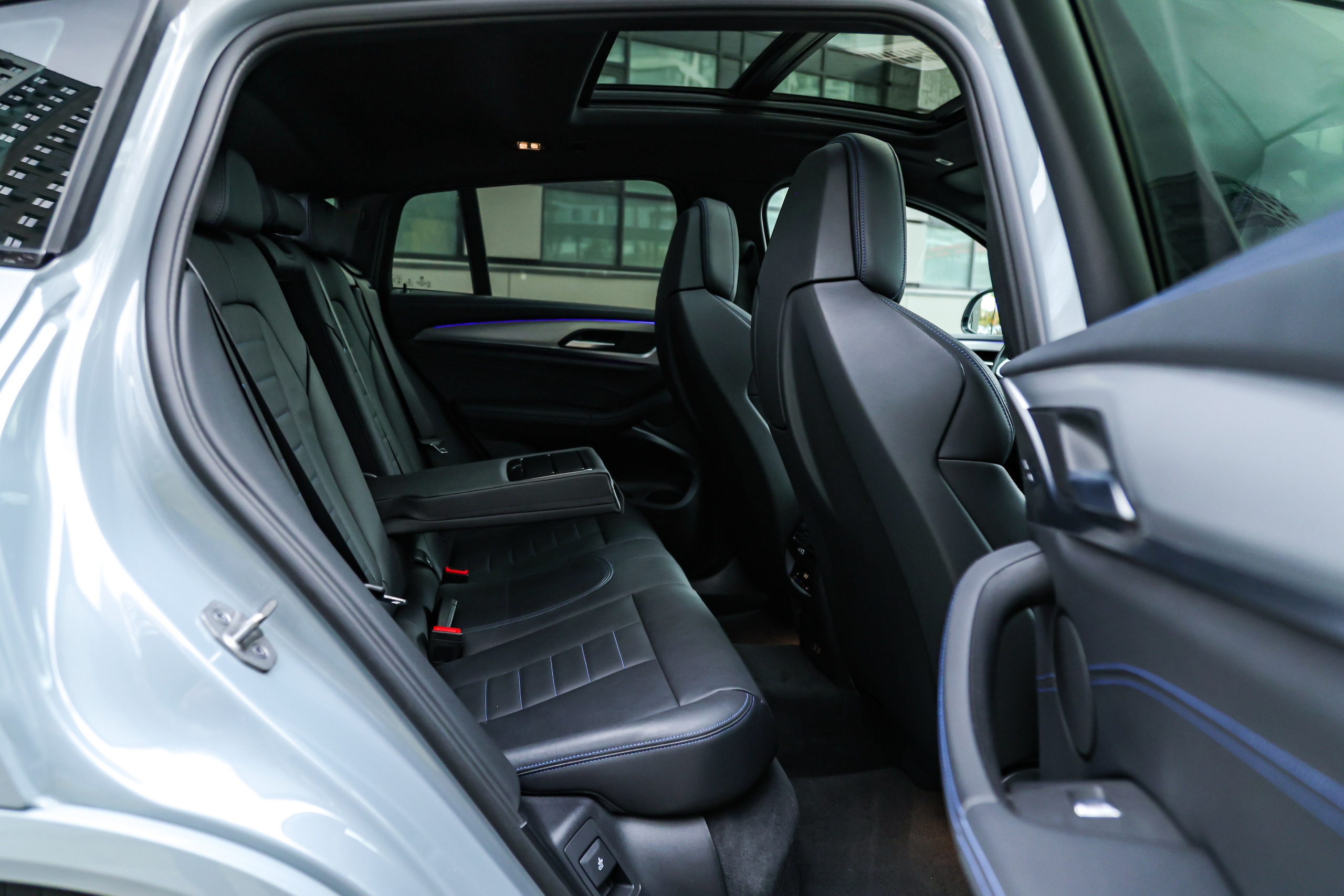 2021 BMW X4. Mixturecaptures