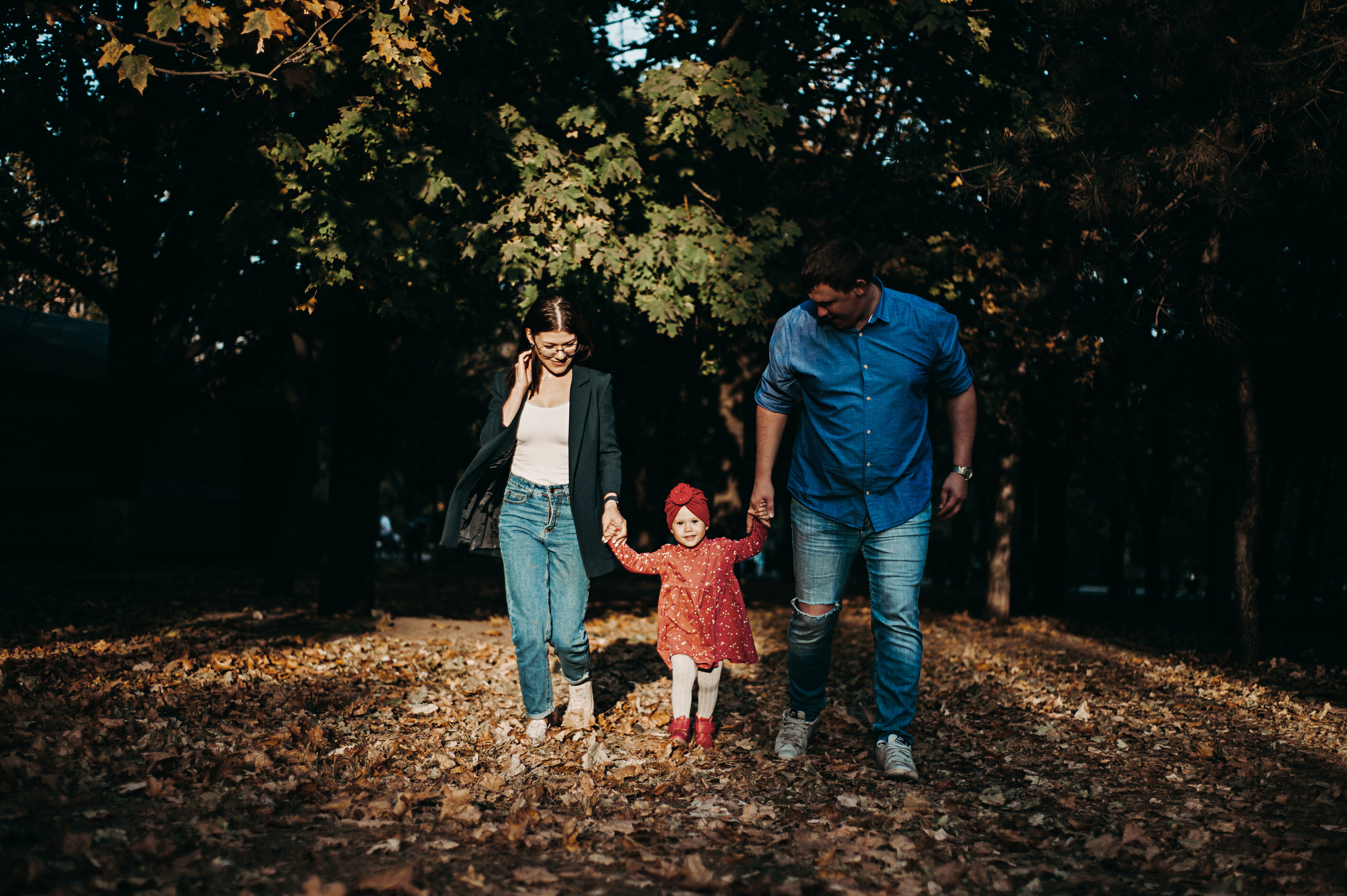 Дашуля со своей семьей. Снято в рамках осеннего фотодня. Свадебный и семейный фотограф в Ростове-на-Дону Алина Астахова