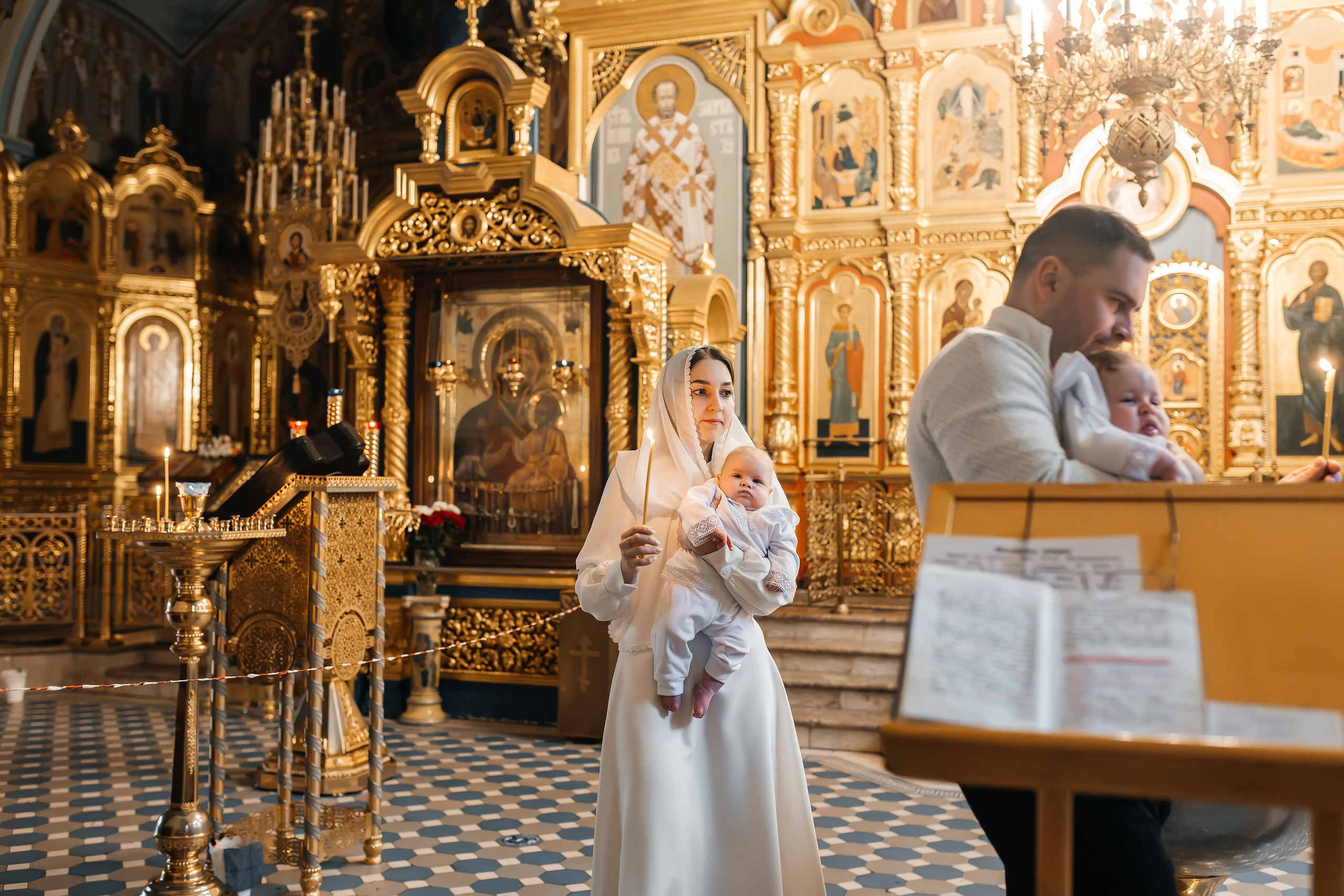 Крещение Гордея и Степана в Храме  Успения Пресвятой Богородицы в Троице-Лыково. Фотограф на крещение и венчание Москва  Надежда Баланина