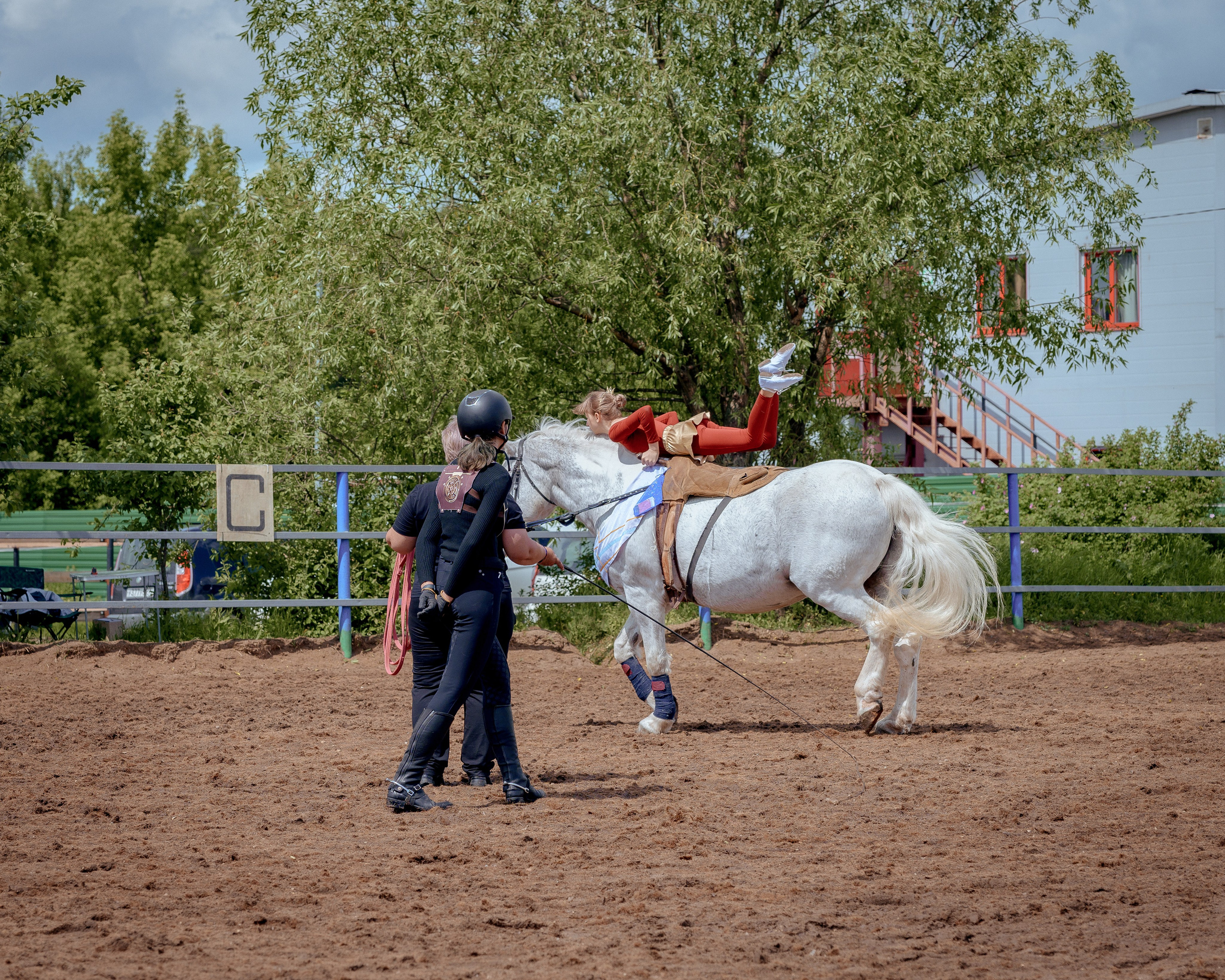 Конный клуб Горки. Портретный и семейный фотограф в Москве/Видное