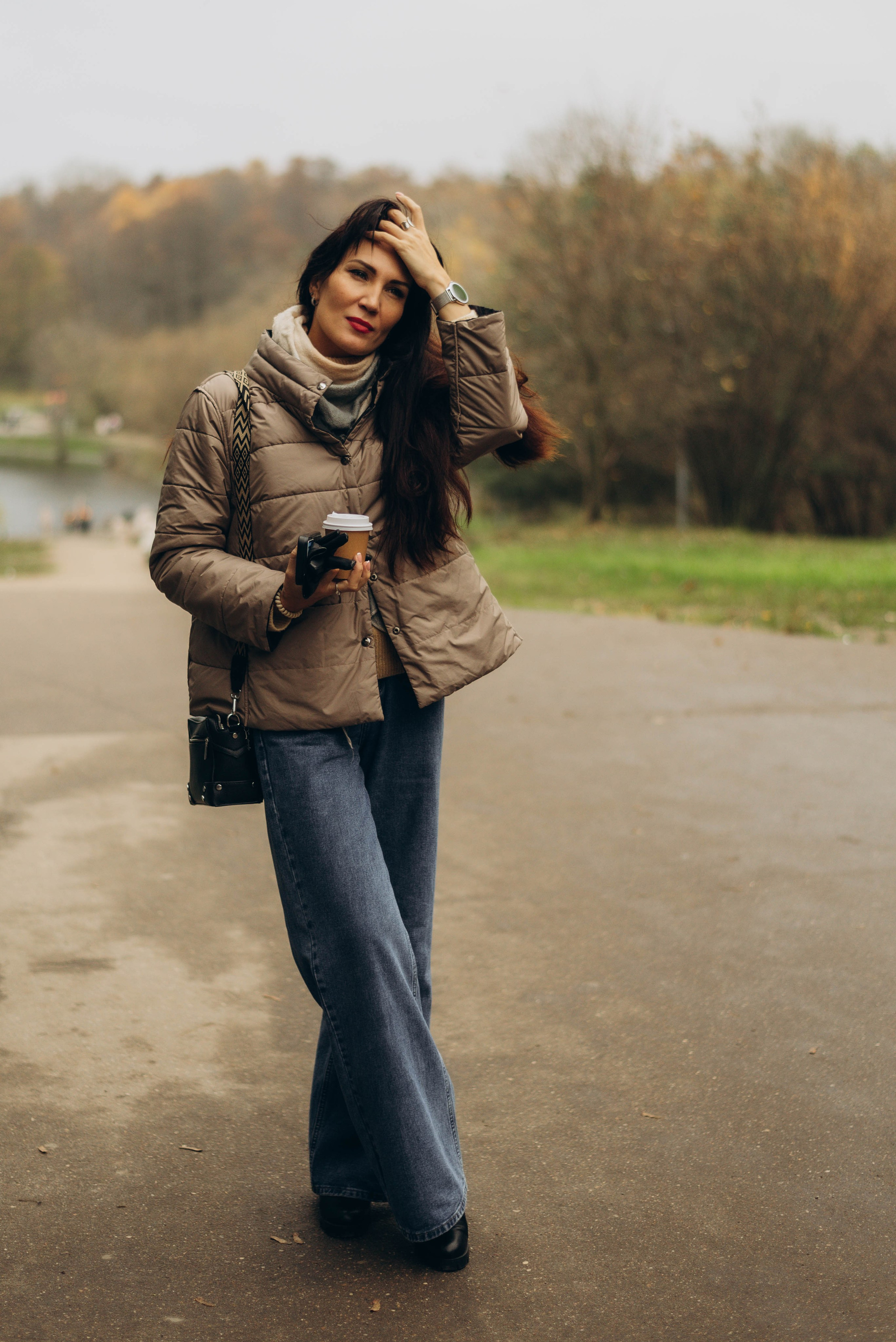 Прогулочная фотоссесия для девушки в парке. Семейный фотограф в Железнодорожном Масаева Елена