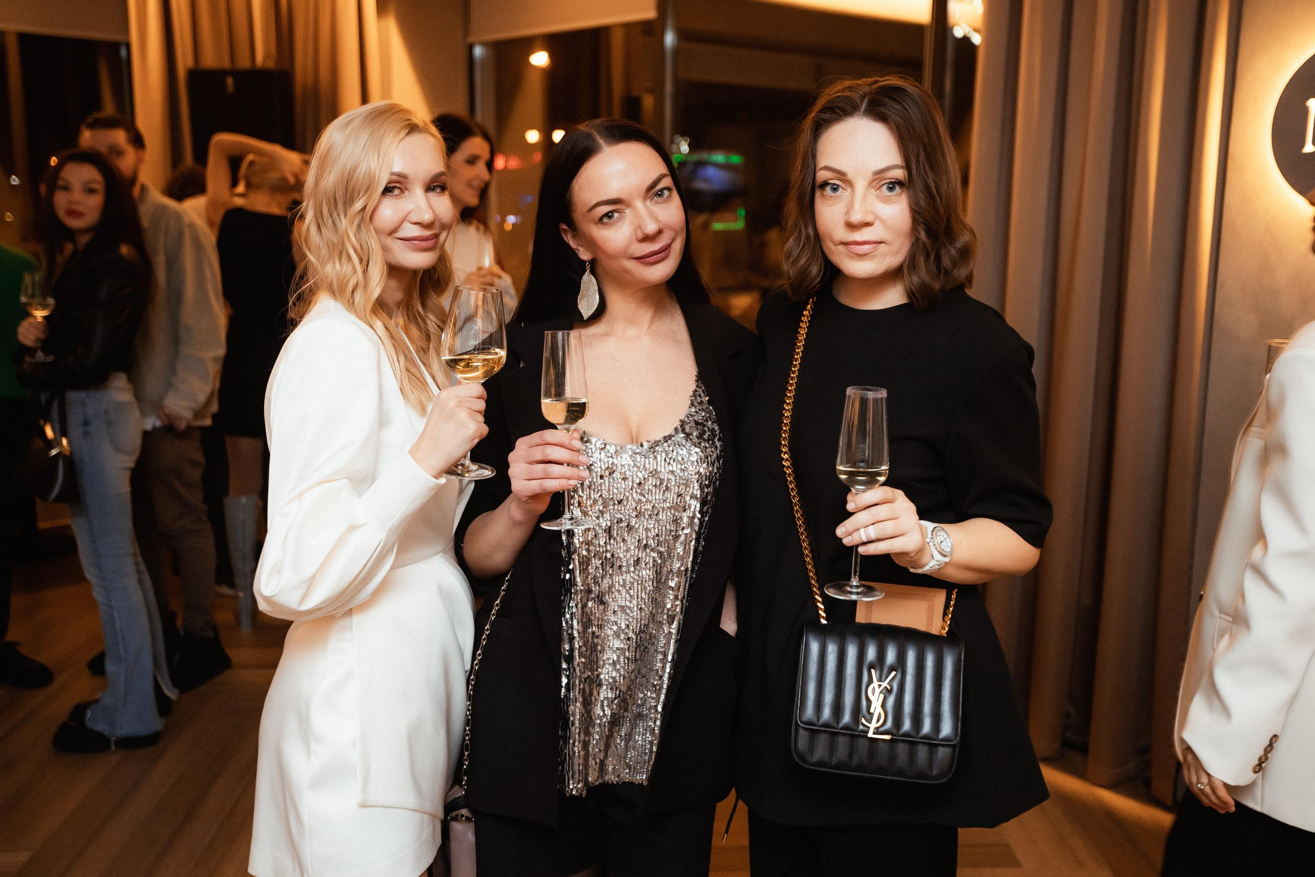 МОМЕНТЫ [ОТКРЫТИЕ]. СВОИ. ФОТООТЧЕТЫ-СОБЫТИЯ-МЕСТА