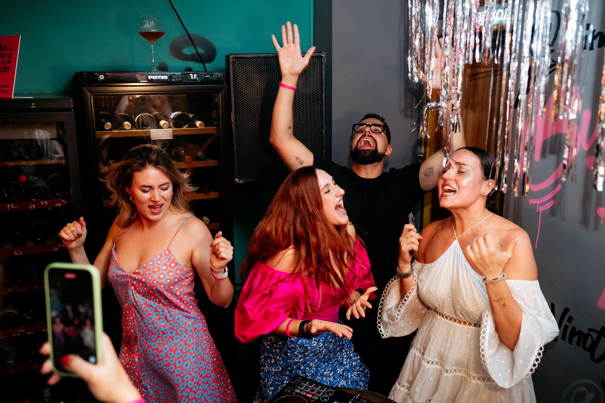 ВИНОТЕКА БАР х МАГАЗ [1 ГОД]. СВОИ. ФОТООТЧЕТЫ-СОБЫТИЯ-МЕСТА