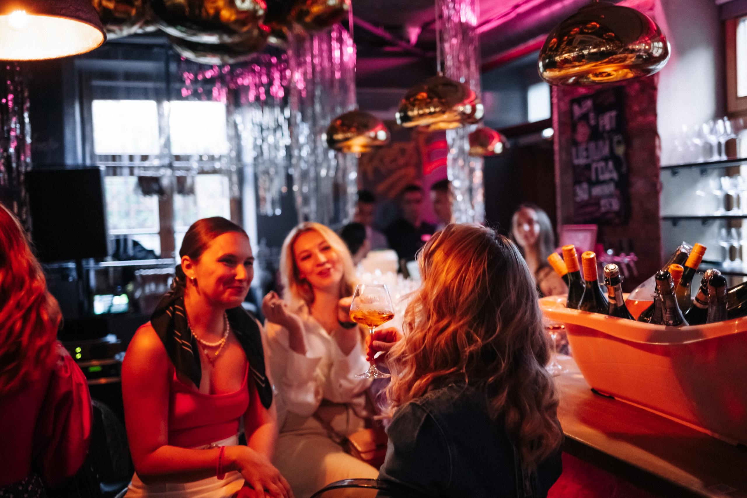 ВИНОТЕКА БАР х МАГАЗ [1 ГОД]. СВОИ. ФОТООТЧЕТЫ-СОБЫТИЯ-МЕСТА