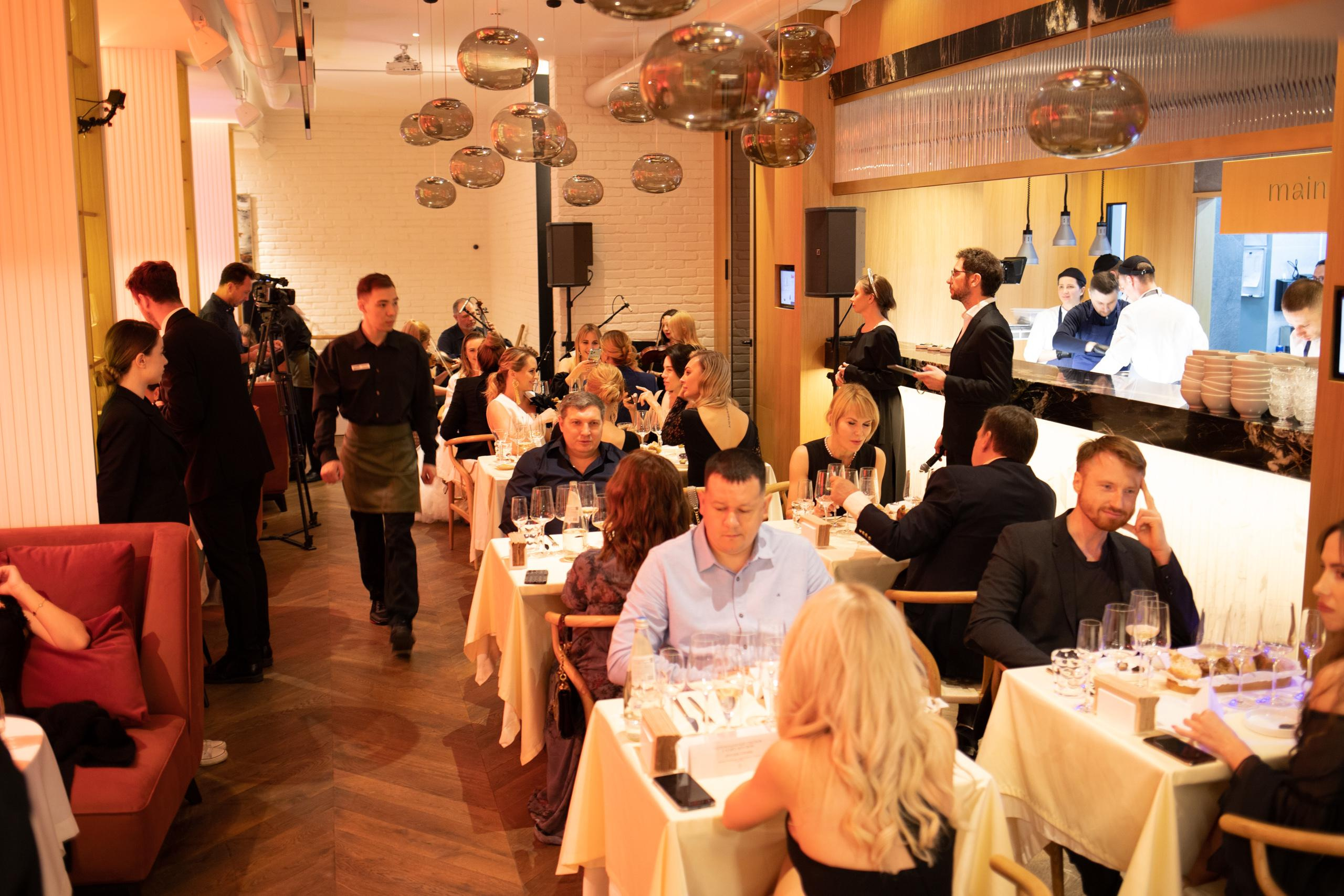 MAIN WINE [1 YEAR]. СВОИ. ФОТООТЧЕТЫ-СОБЫТИЯ-МЕСТА