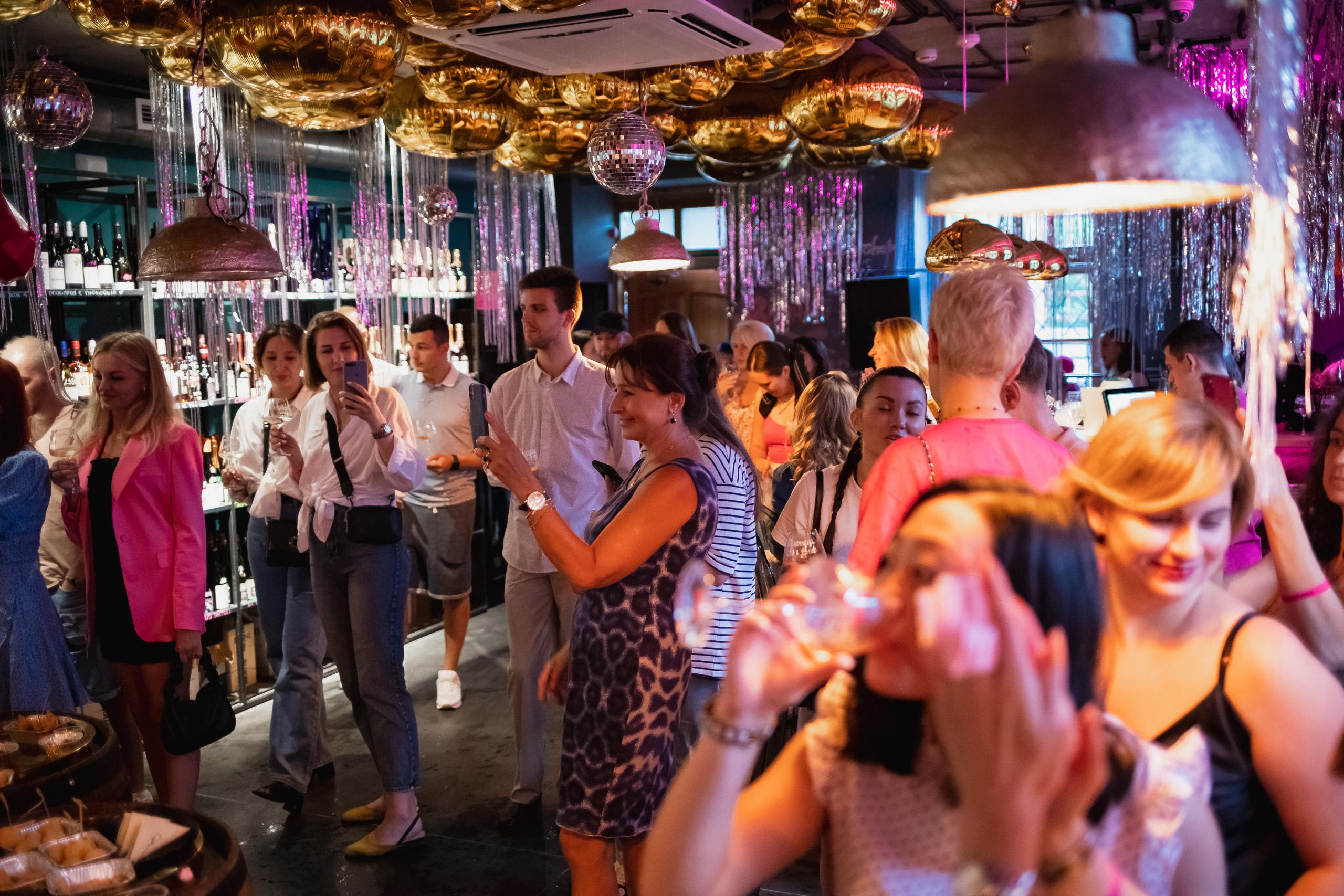 ВИНОТЕКА БАР х МАГАЗ [1 ГОД]. СВОИ. ФОТООТЧЕТЫ-СОБЫТИЯ-МЕСТА