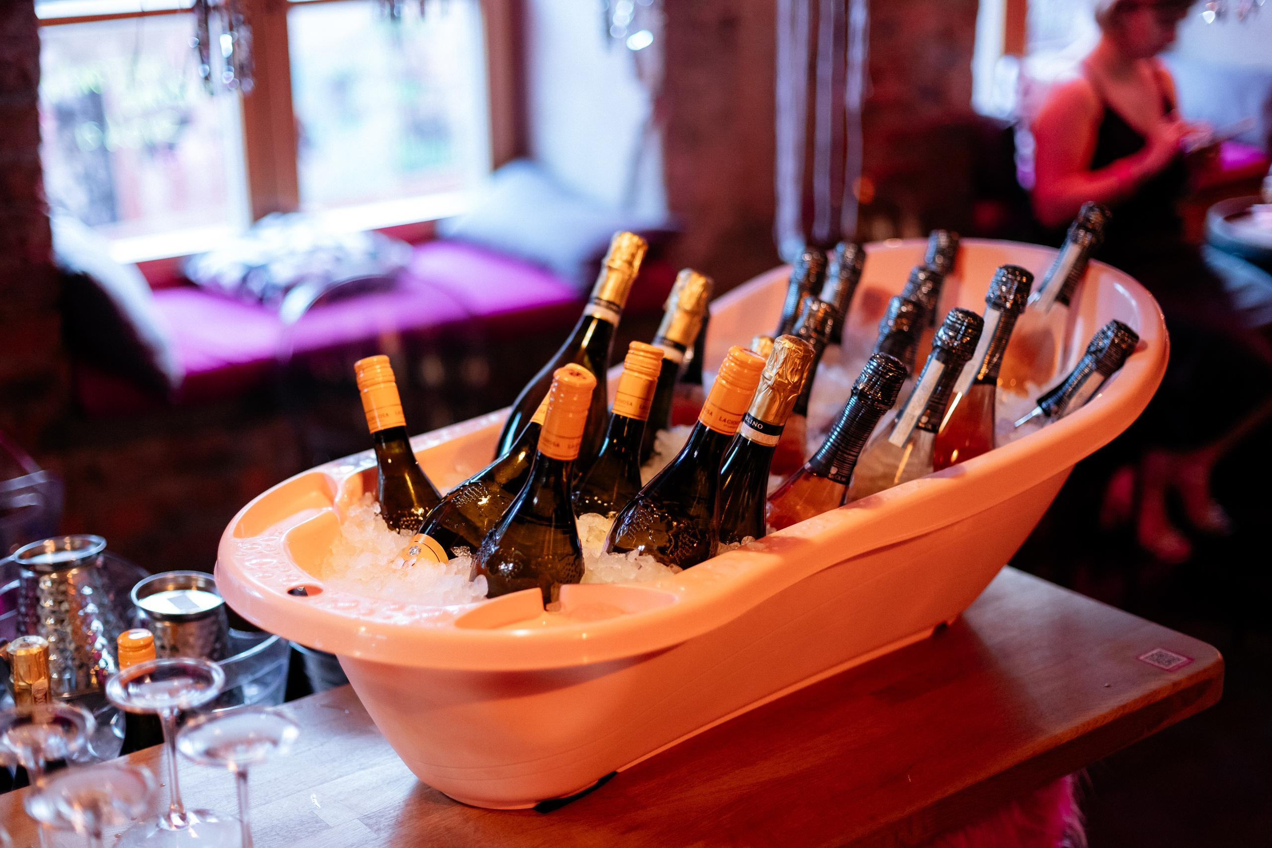 ВИНОТЕКА БАР х МАГАЗ [1 ГОД]. СВОИ. ФОТООТЧЕТЫ-СОБЫТИЯ-МЕСТА