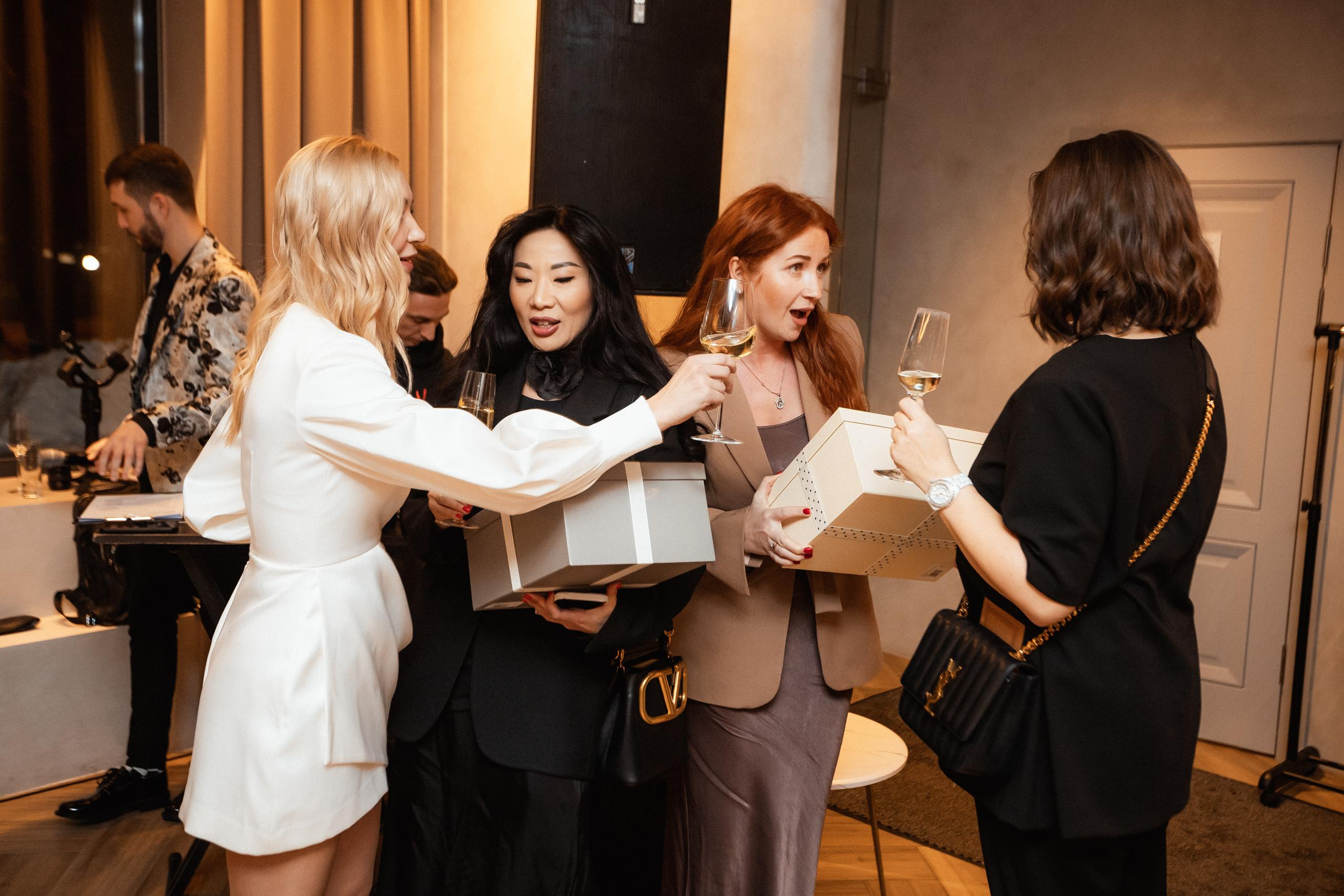 МОМЕНТЫ [ОТКРЫТИЕ]. СВОИ. ФОТООТЧЕТЫ-СОБЫТИЯ-МЕСТА