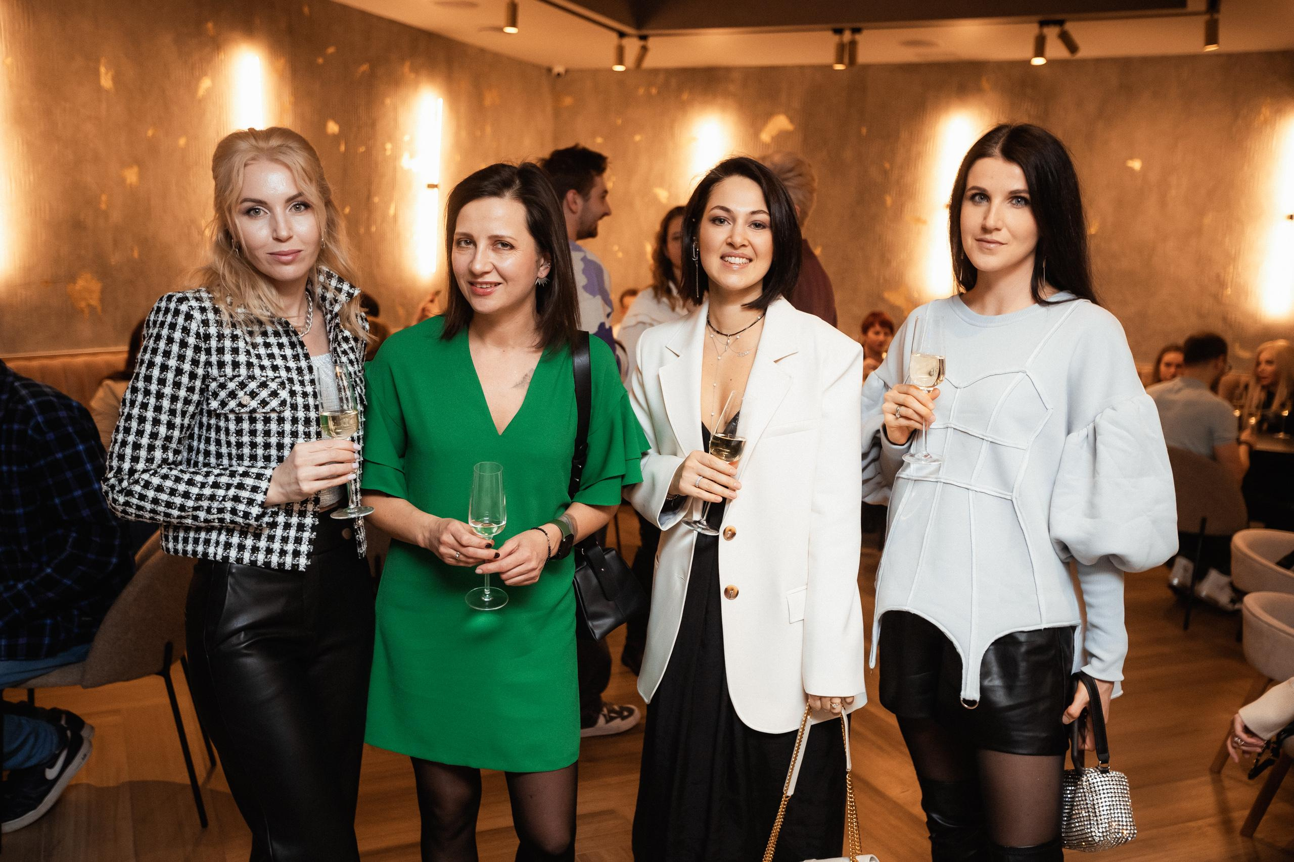 МОМЕНТЫ [ОТКРЫТИЕ]. СВОИ. ФОТООТЧЕТЫ-СОБЫТИЯ-МЕСТА