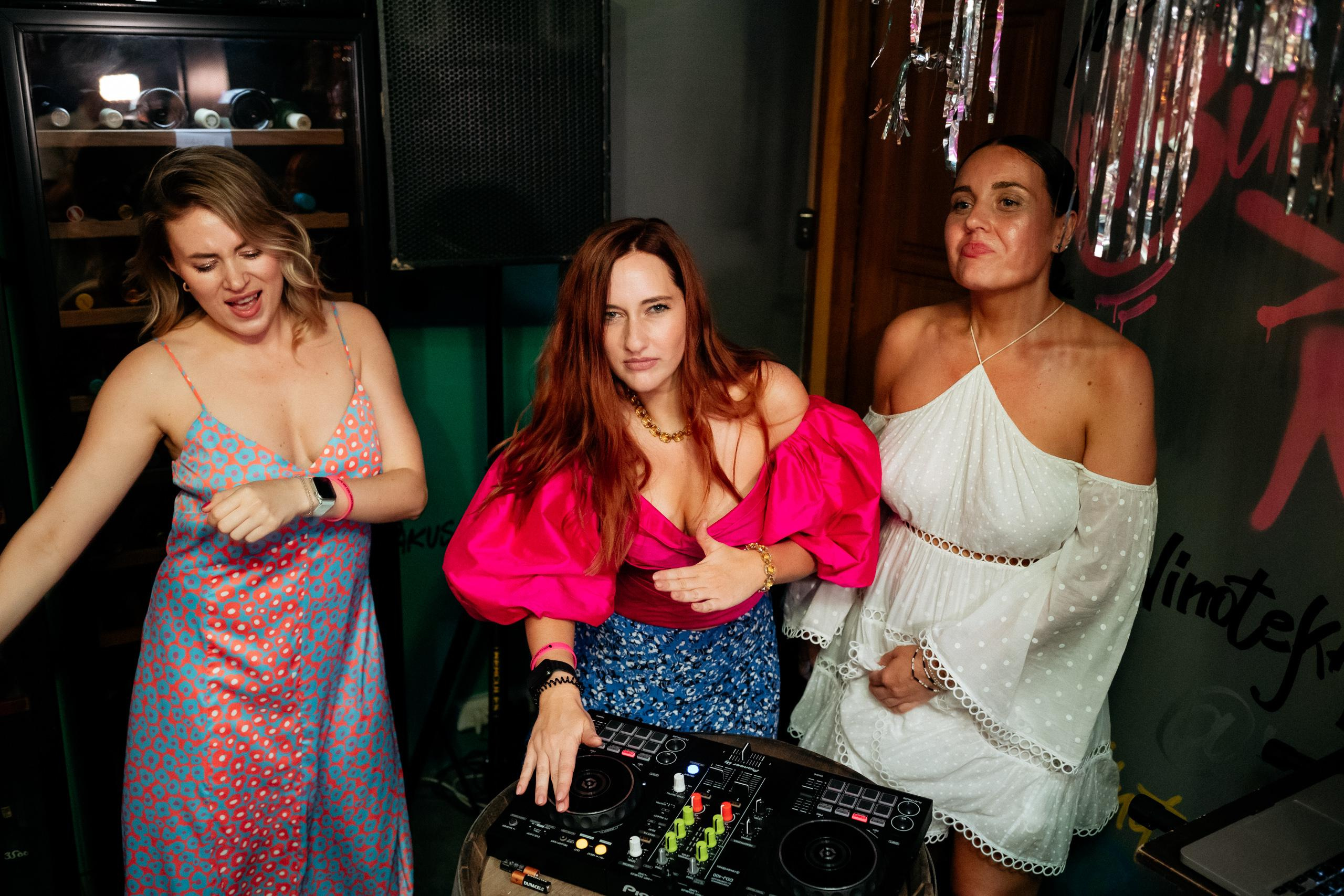 ВИНОТЕКА БАР х МАГАЗ [1 ГОД]. СВОИ. ФОТООТЧЕТЫ-СОБЫТИЯ-МЕСТА