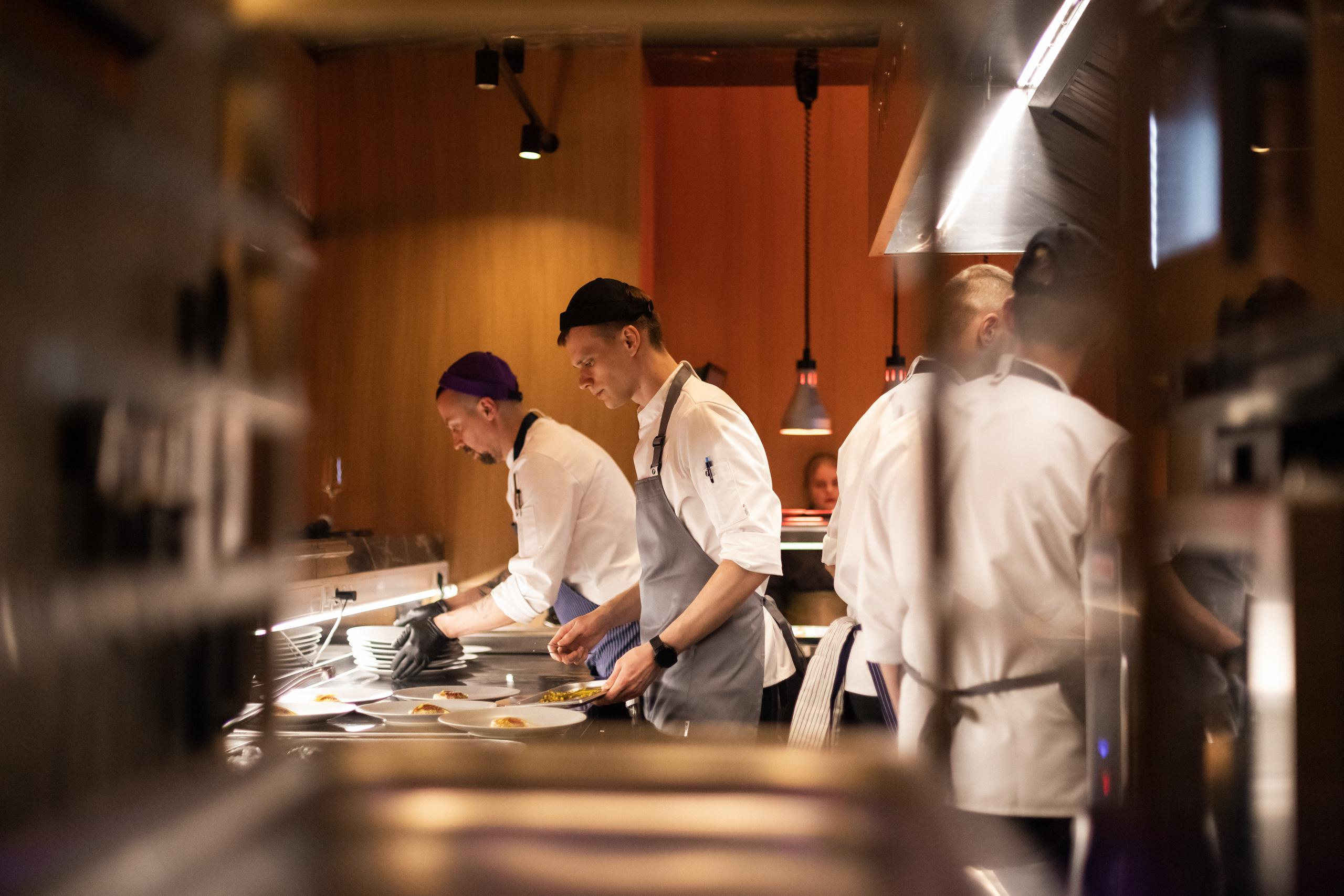 MAIN WINE [1 YEAR]. СВОИ. ФОТООТЧЕТЫ-СОБЫТИЯ-МЕСТА