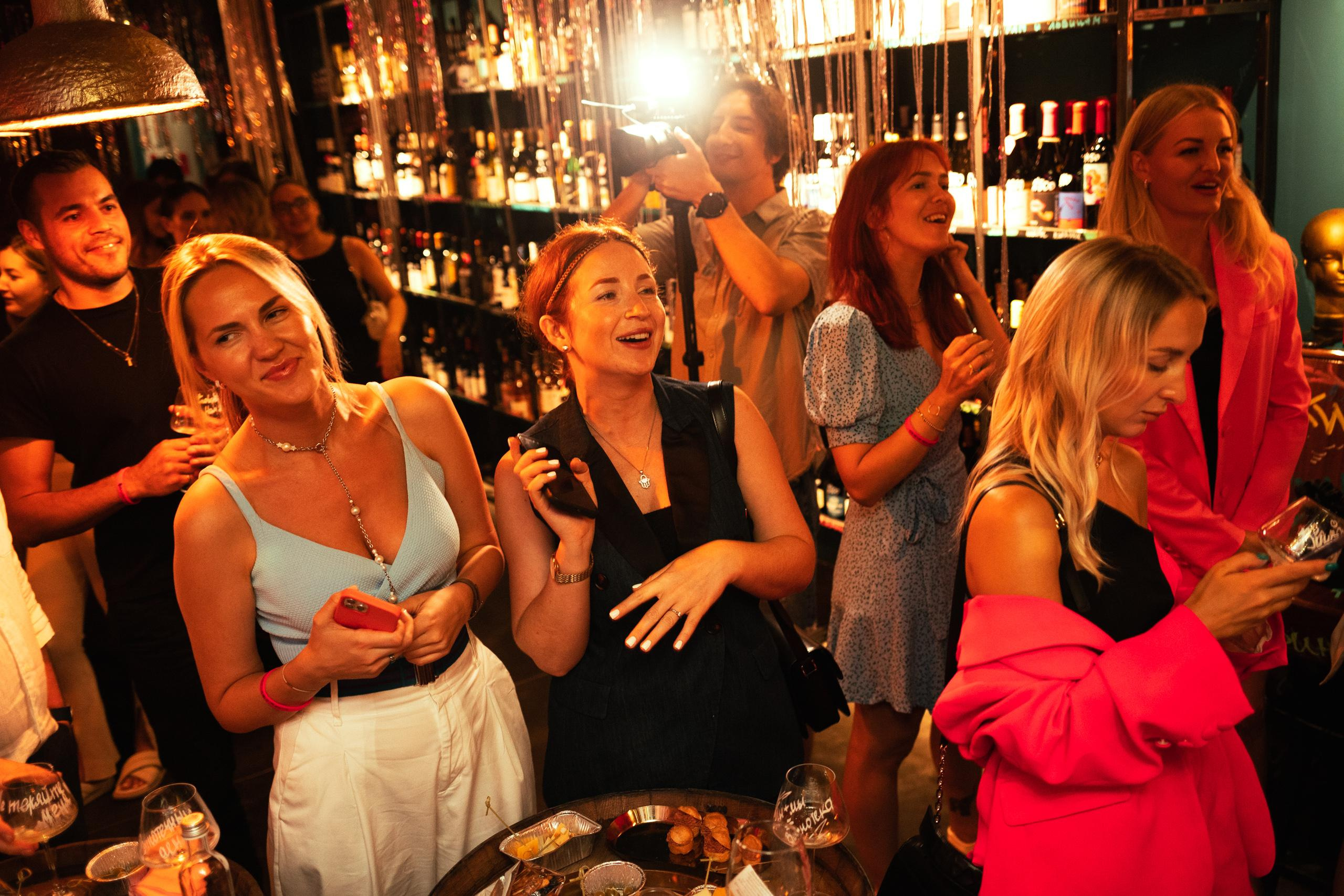 ВИНОТЕКА БАР х МАГАЗ [1 ГОД]. СВОИ. ФОТООТЧЕТЫ-СОБЫТИЯ-МЕСТА