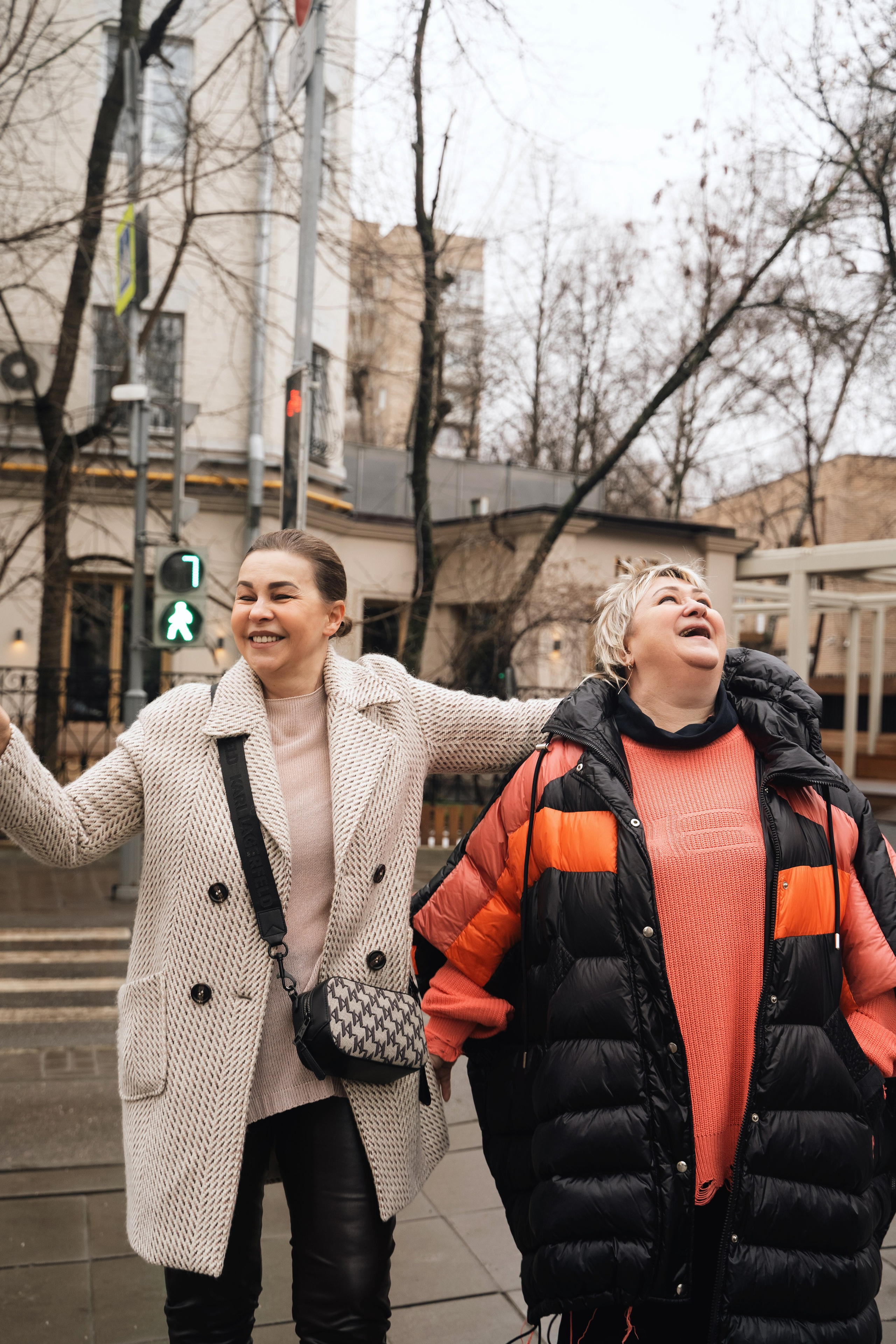 FRIENDS story Надежда + Ирина. Контент фотограф в Москве Кулич Настя