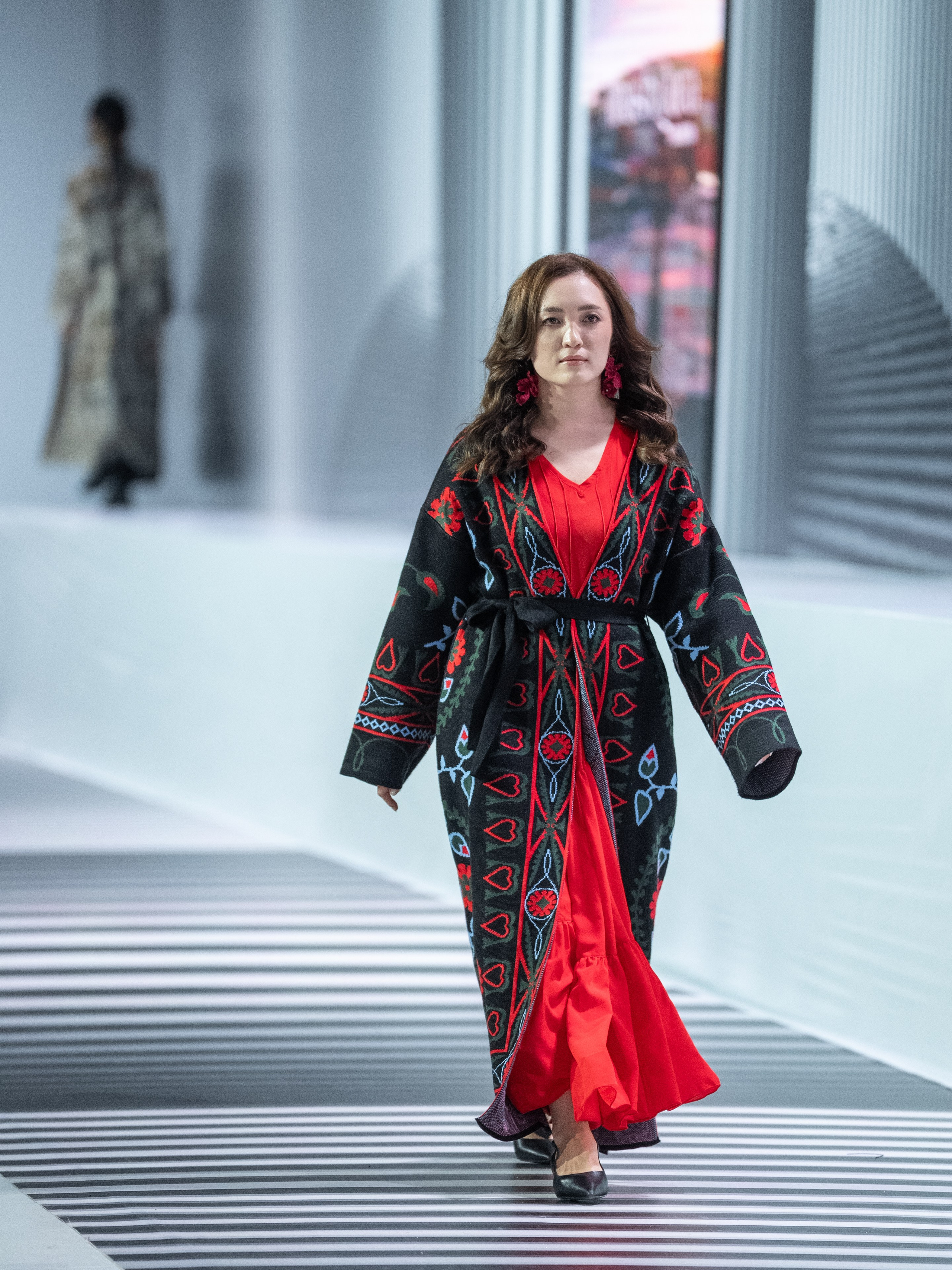 Brand AINASH QARA. Сайт Алматинского НЮ АРТ, будуар и фэшн фотографа Дениса Карпенко