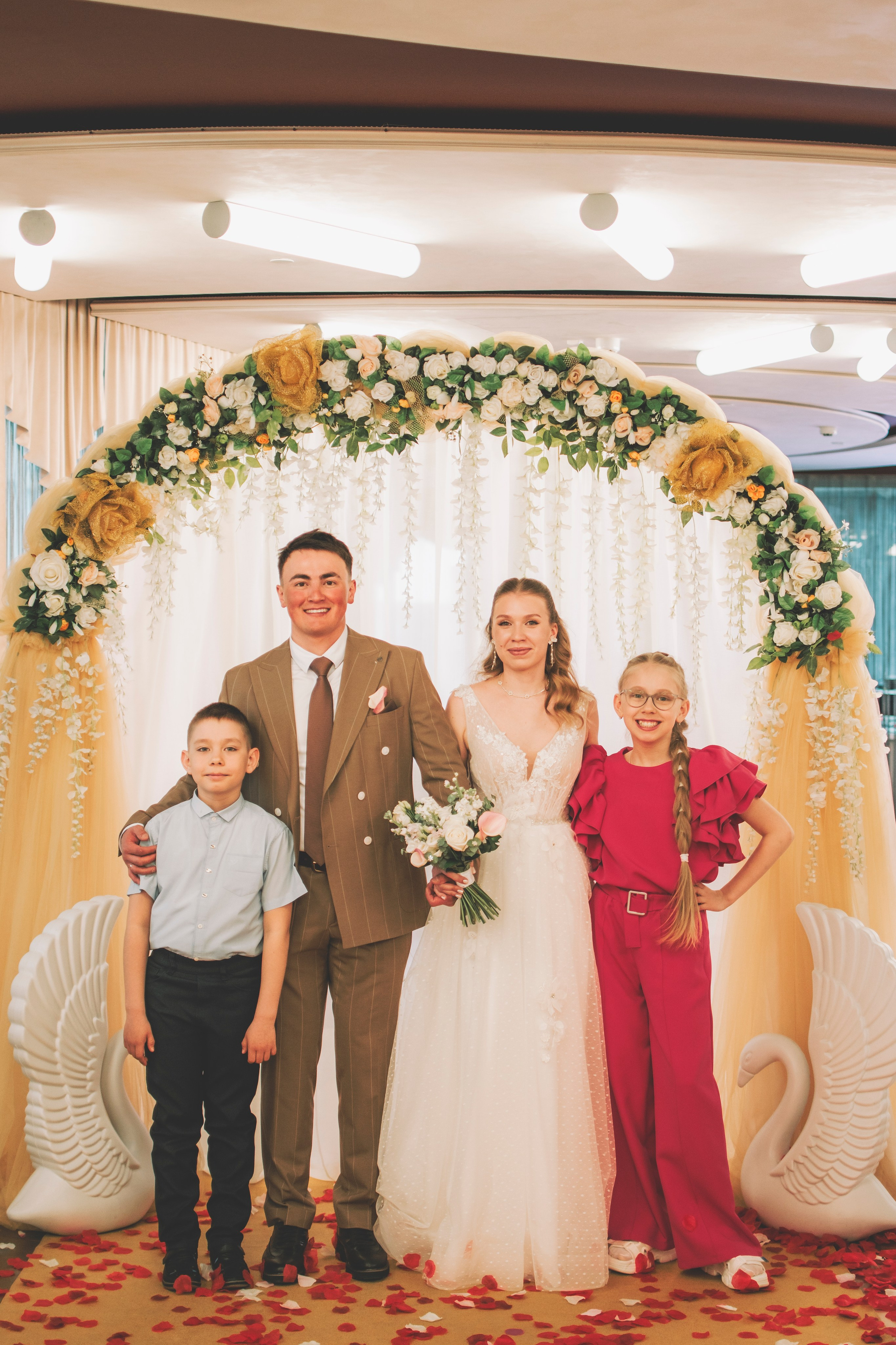 Альберт и Анастасия (Студийная фотосессия, роспись в ДК Нефтяник + фотосессия с гостями). Семейный и свадебный фотограф Губкинский и Ставрополь