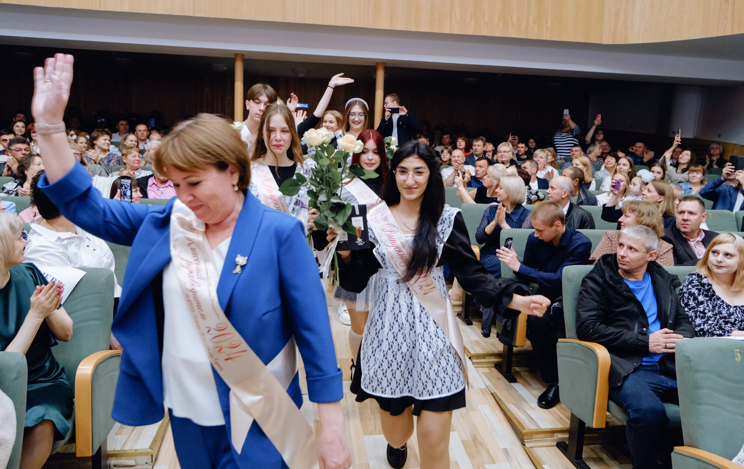 Последний звонок 11 класс. Фотограф Софья Володкина