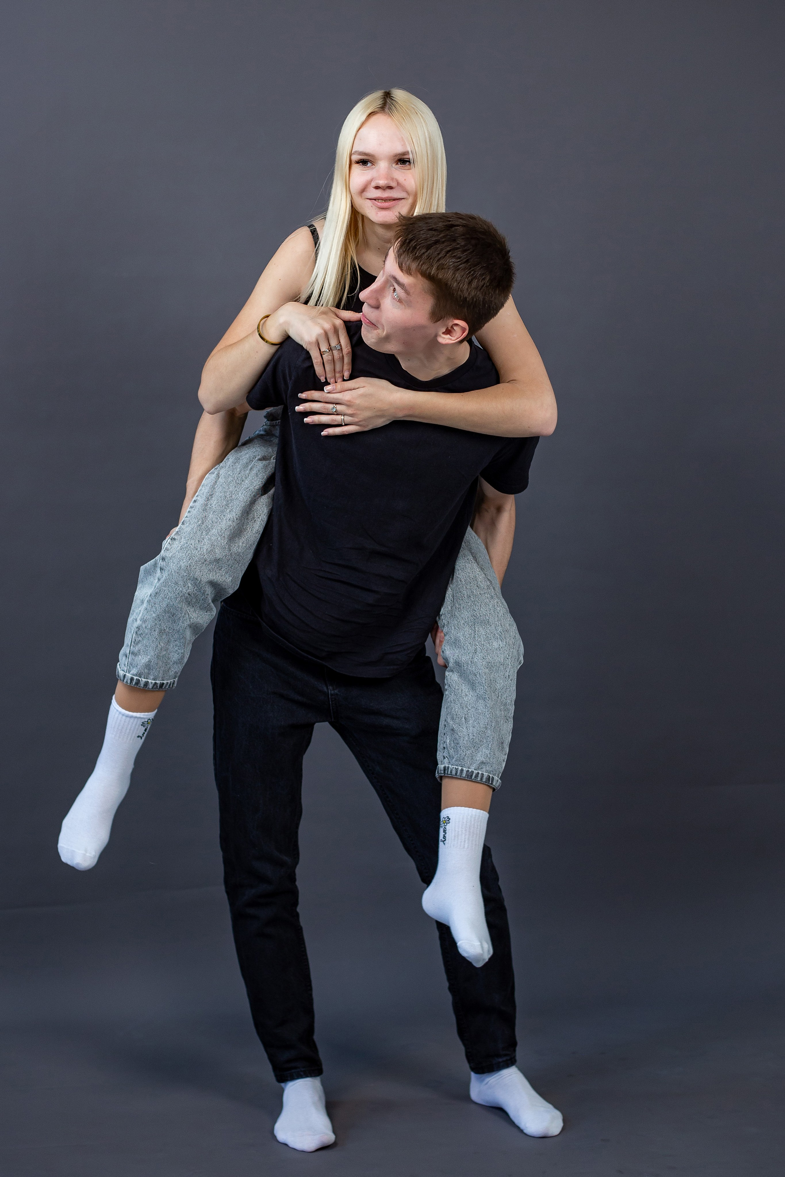 Love story. Фотограф Краснодара, фотограф в парке Галецкого.репортажный фотограф. детский фотограф, свадебный фотограф. профессиональный фотограф